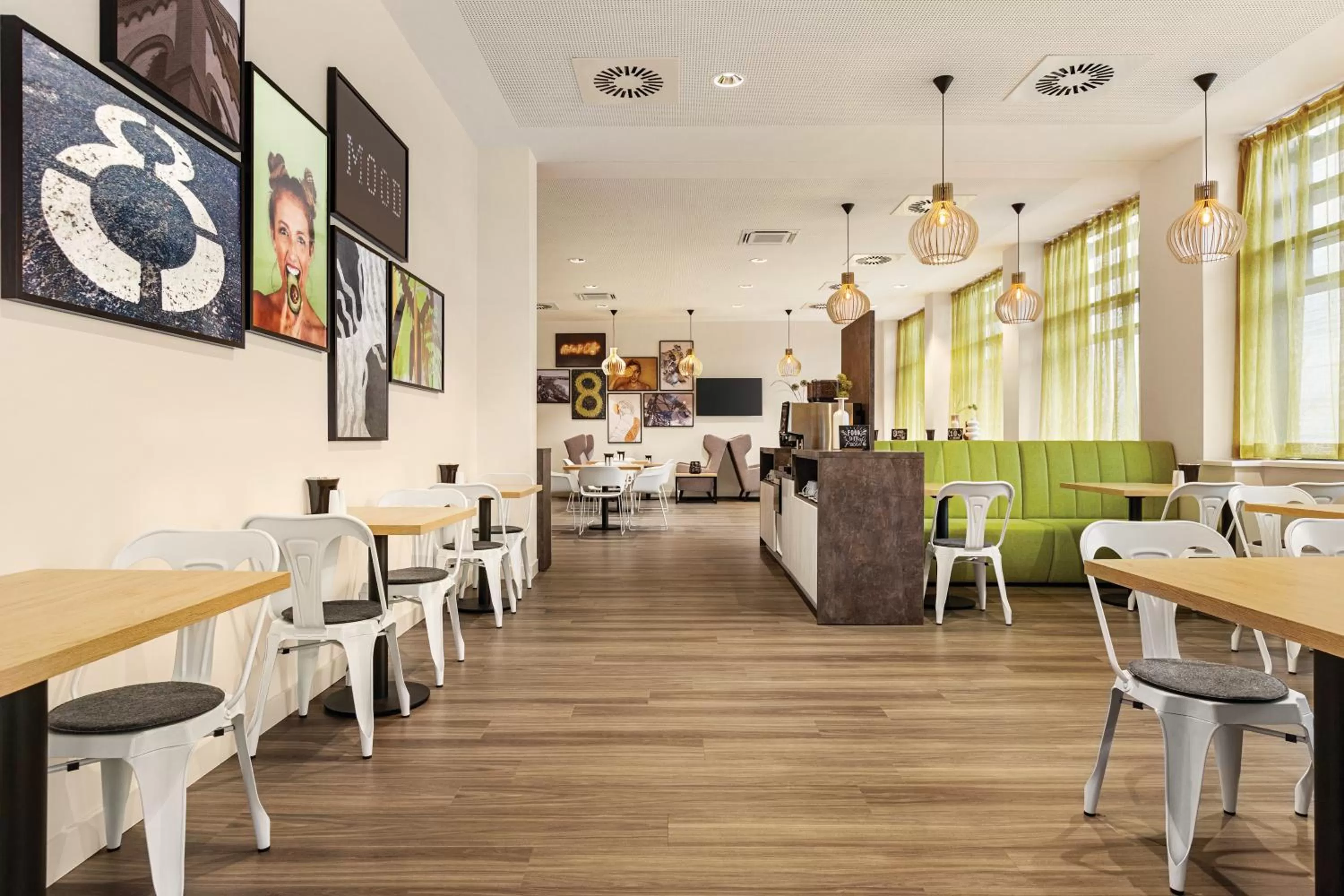 Restaurant/places to eat in Super 8 by Wyndham Koblenz