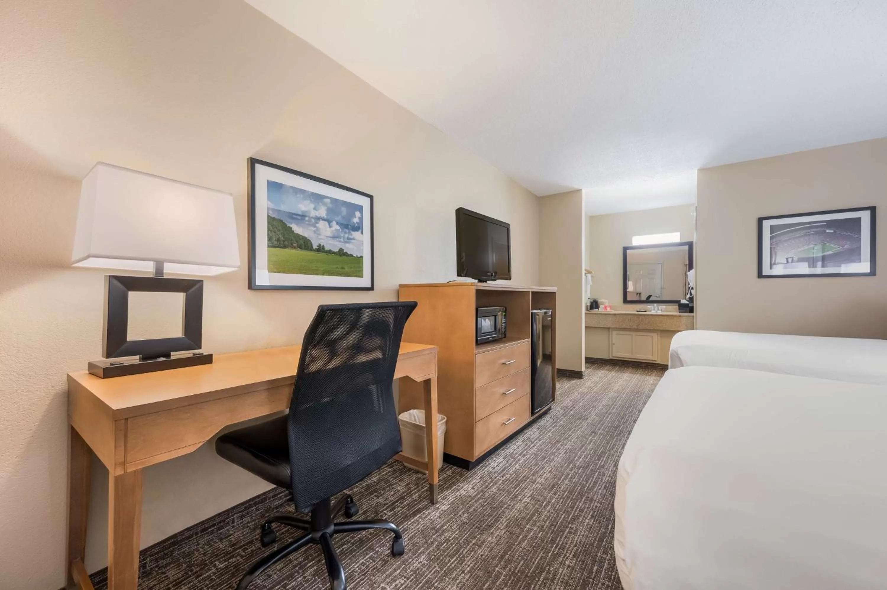 Bedroom, Bed in Best Western University Inn