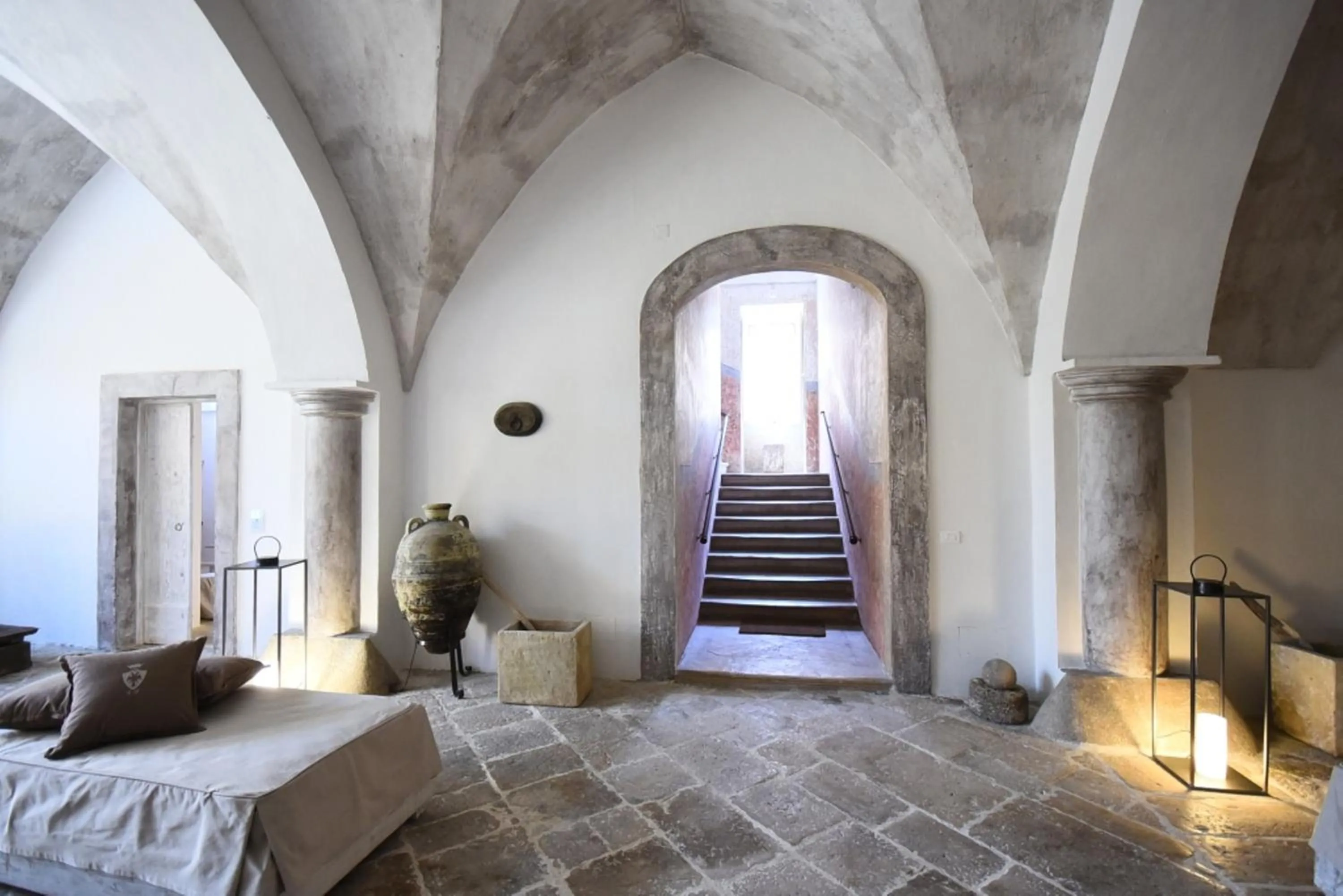 Communal lounge/ TV room, Bed in Palazzo Castriota
