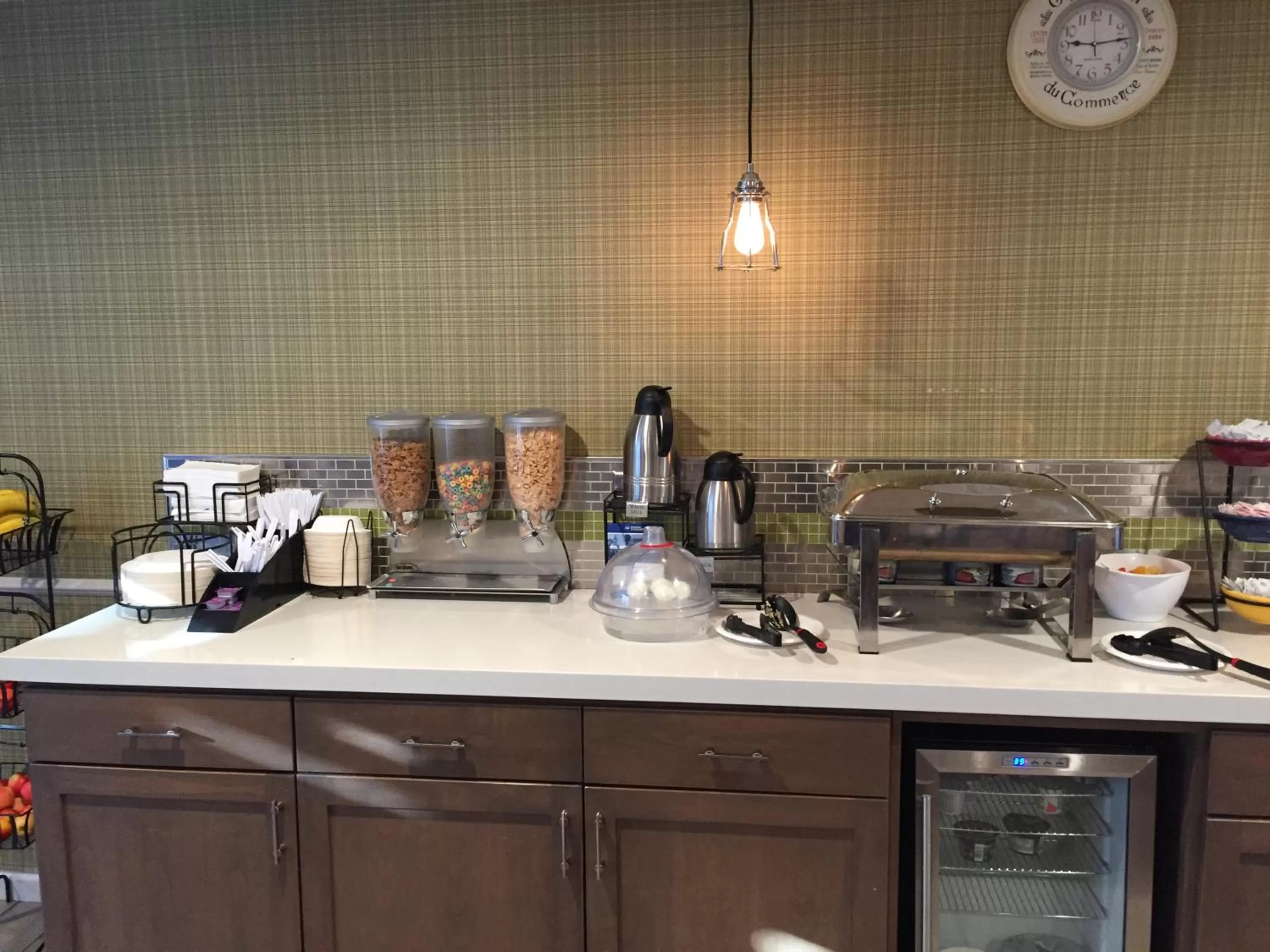 Buffet breakfast in Best Western Plus Inn Scotts Valley