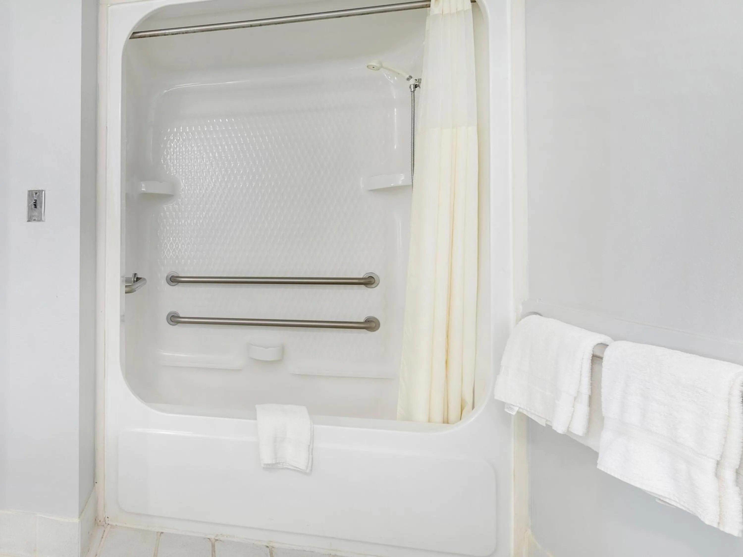 Queen Room in Quality Inn Kinder near Casino