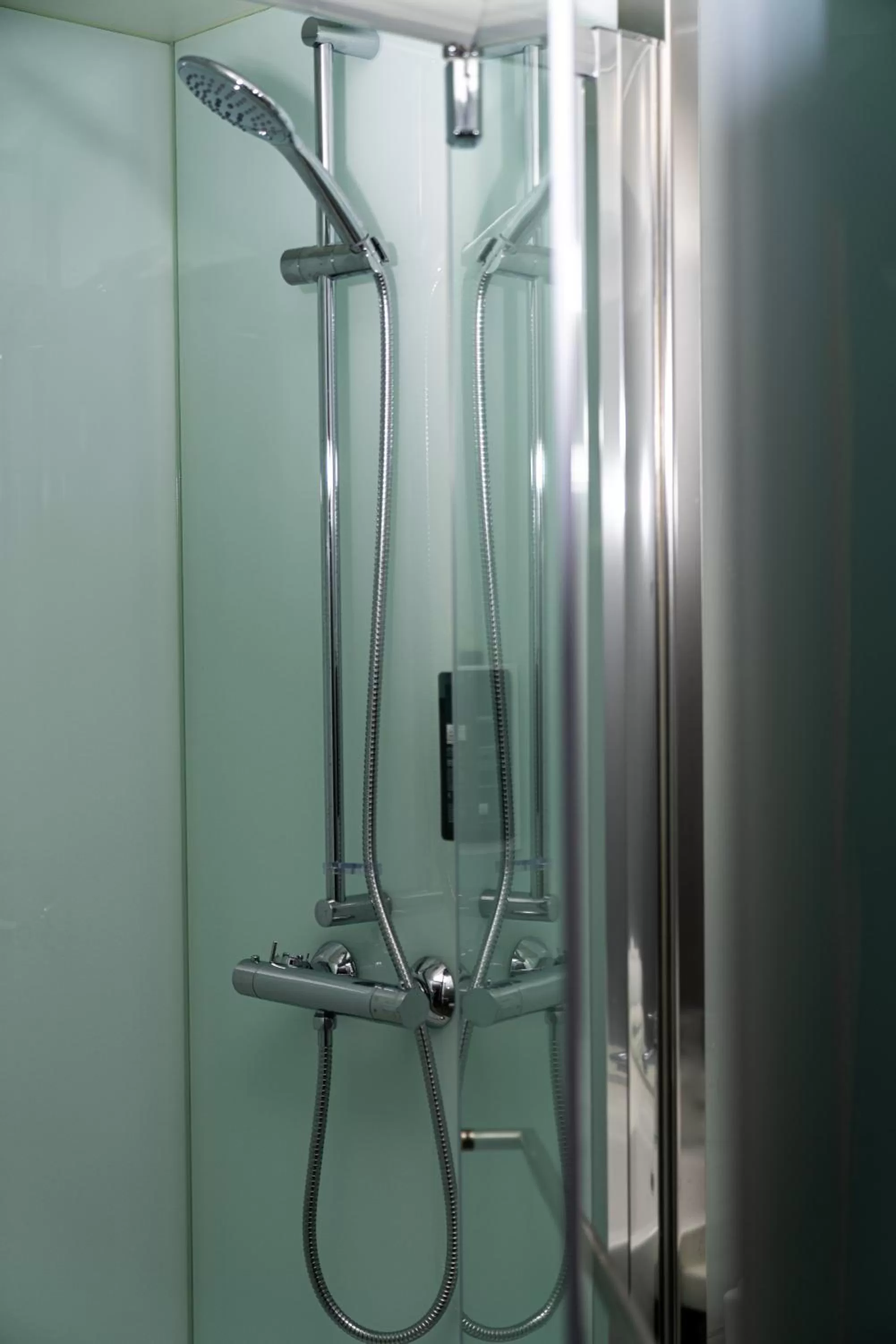 Shower in easyHotel Oxford