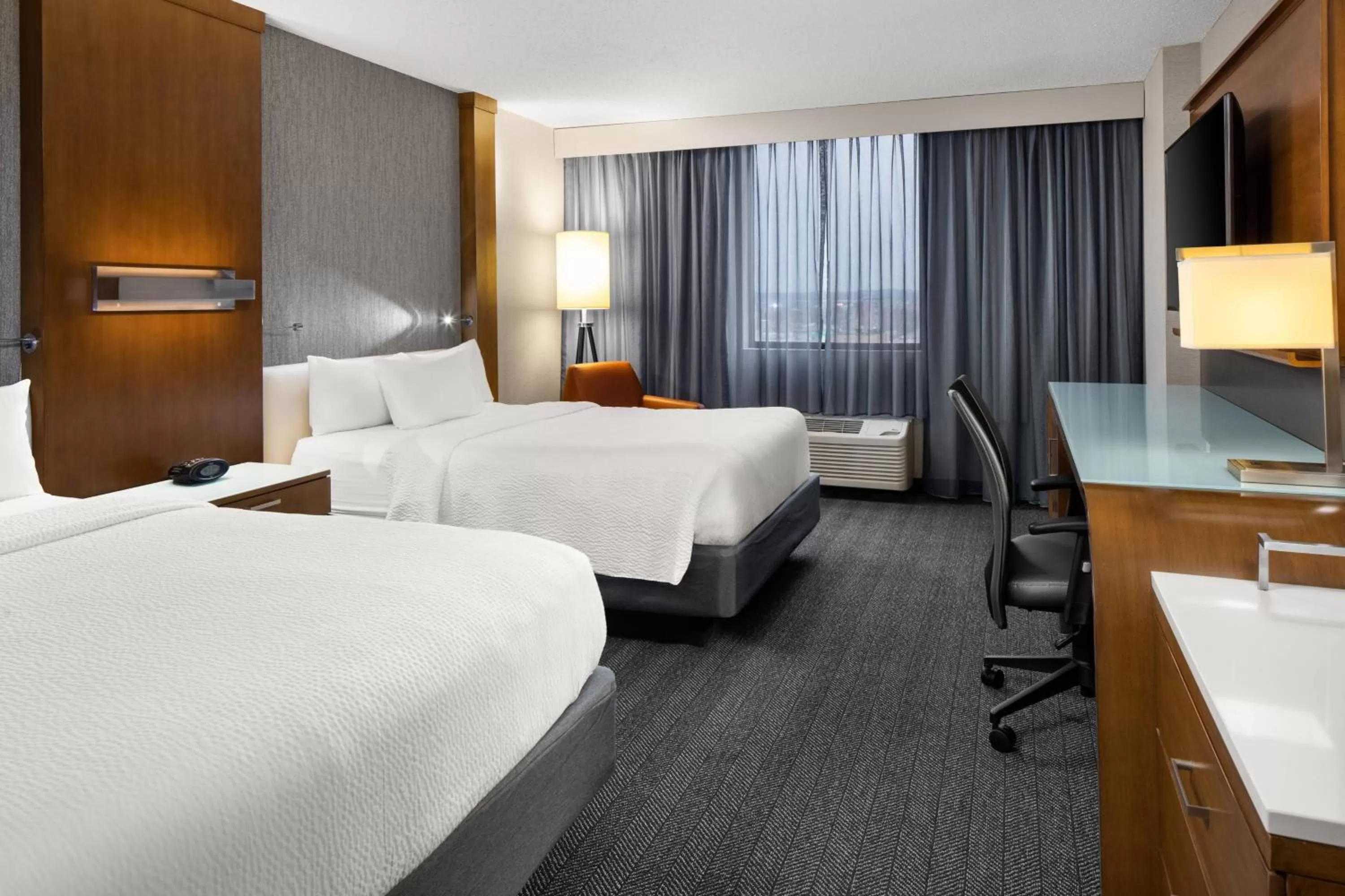 Photo of the whole room, Bed in Courtyard by Marriott Minneapolis Downtown