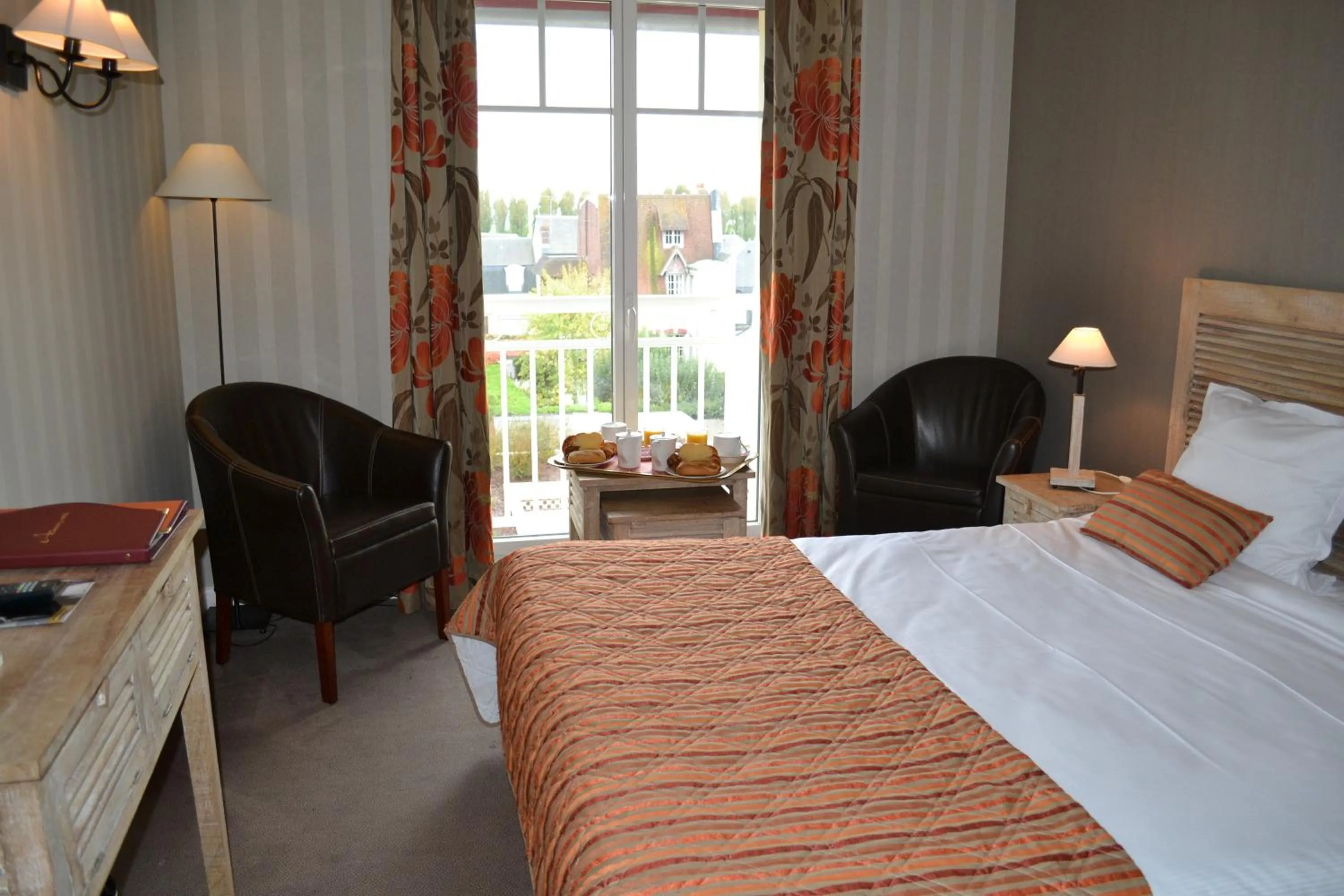 Photo of the whole room, Bed in Almoria Hôtel & SPA