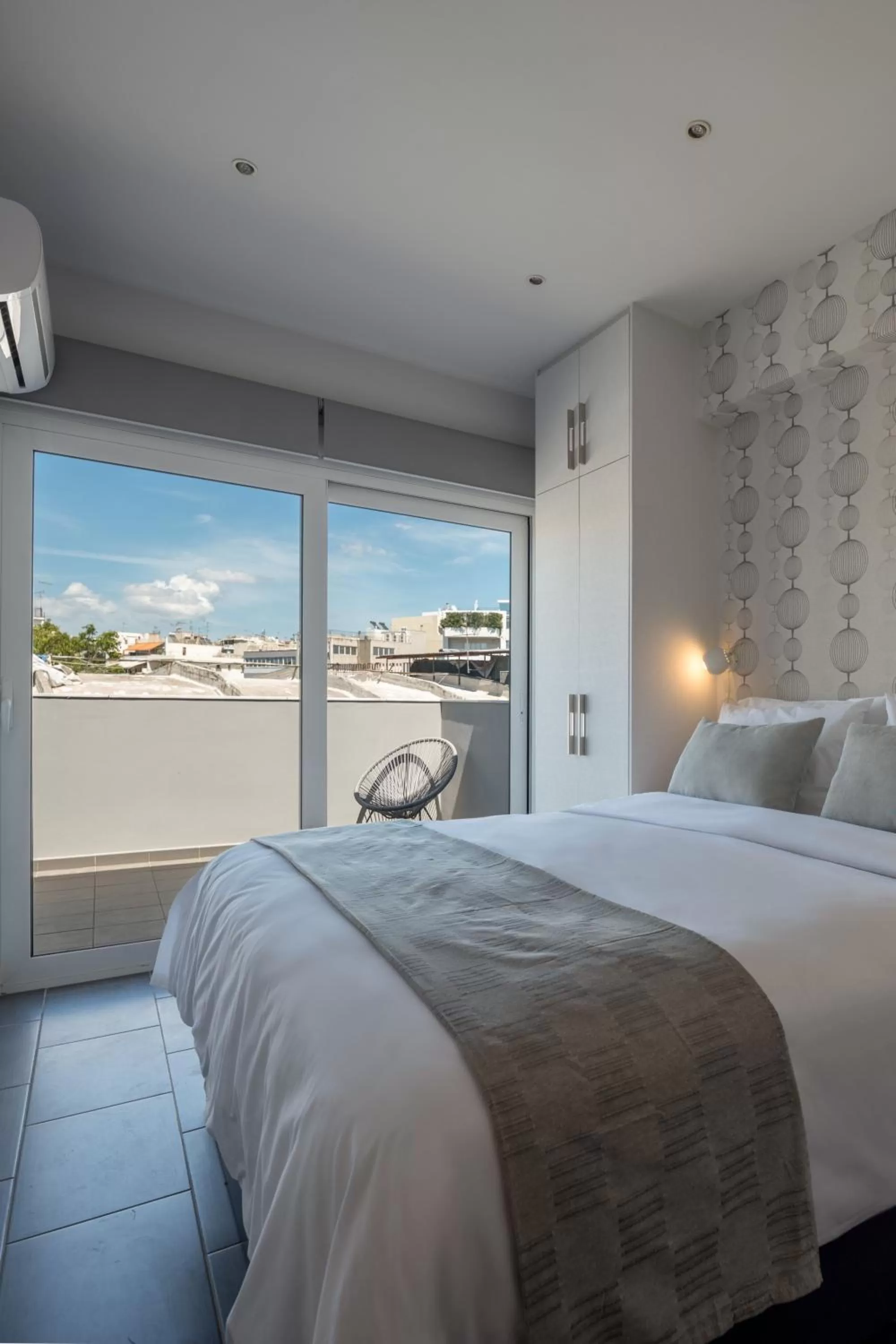 Bedroom, Bed in 12 Keys Athens Apartments