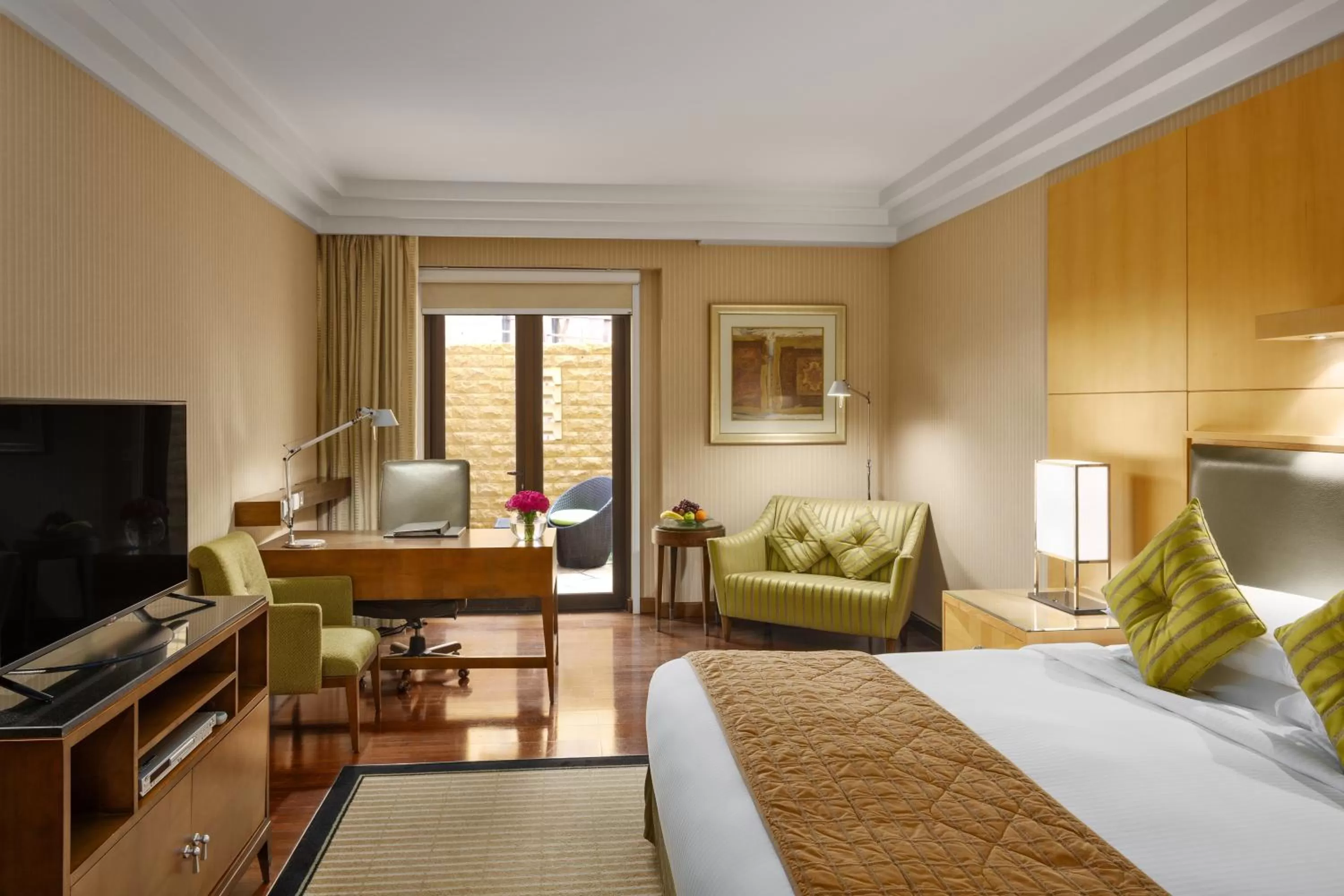 Photo of the whole room, Bed in InterContinental Riyadh, an IHG Hotel