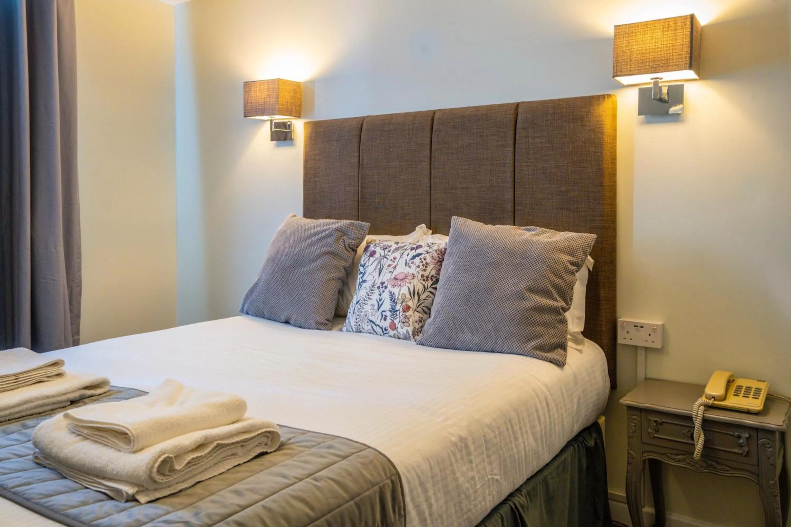 Bed in White Lion Hotel