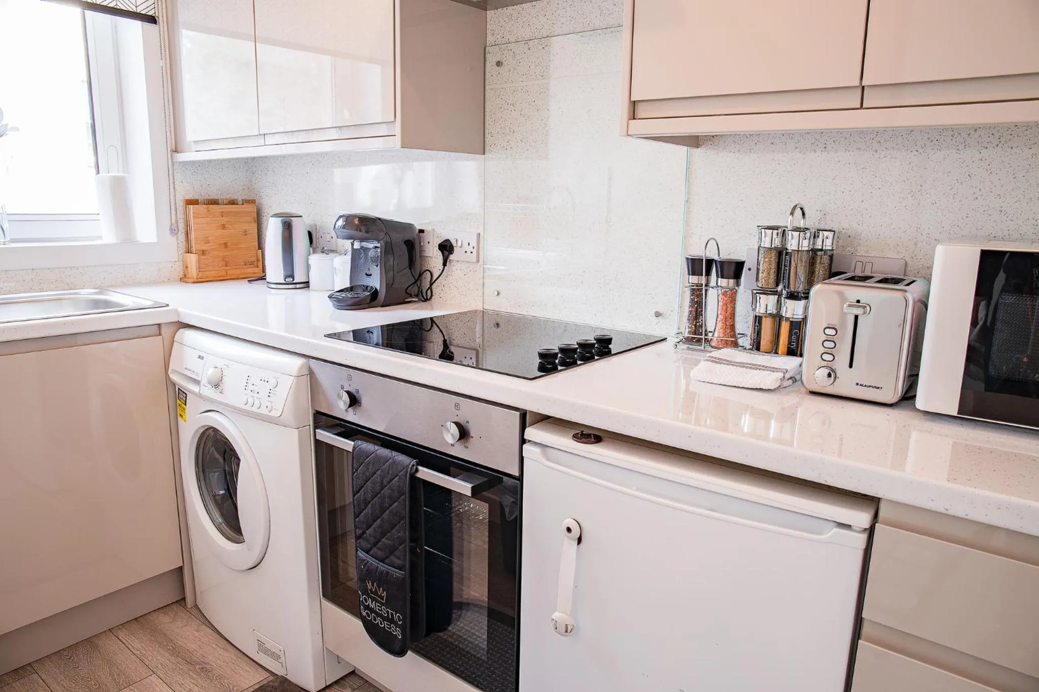 Kitchen or kitchenette in Millburn Apartment