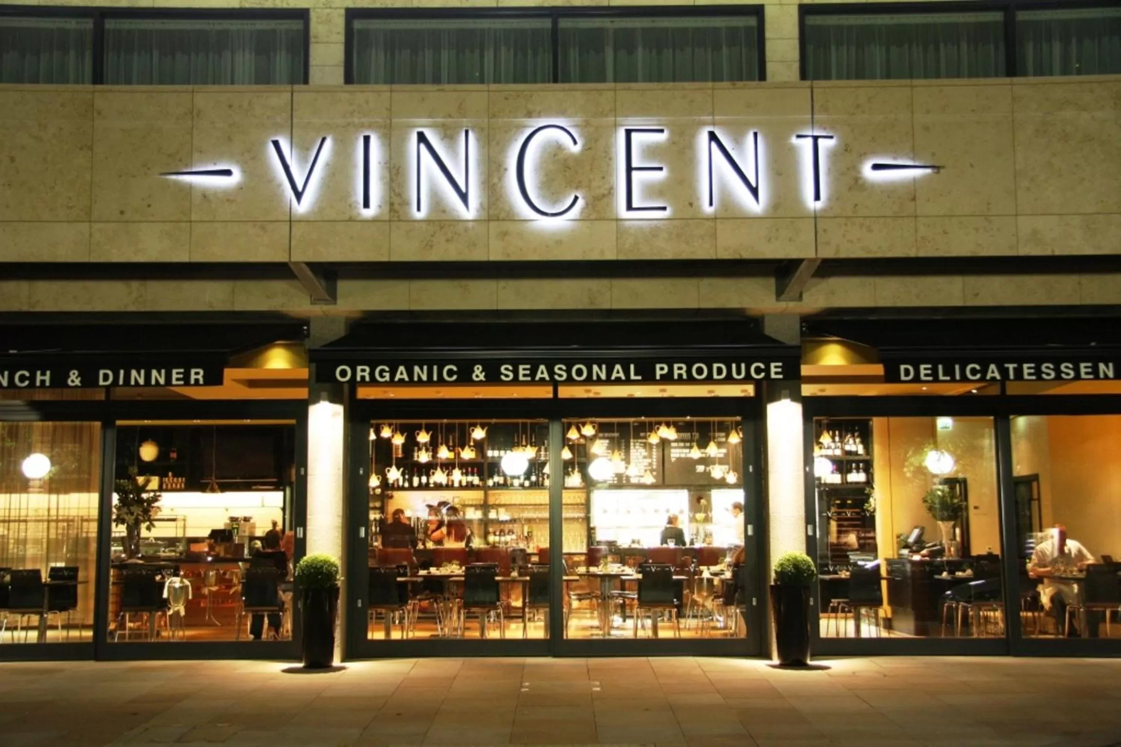 Restaurant/places to eat in The Vincent Hotel