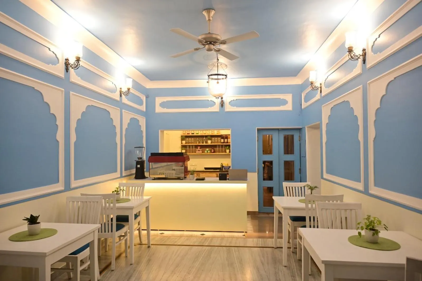 Restaurant/places to eat in Anuraag Villa