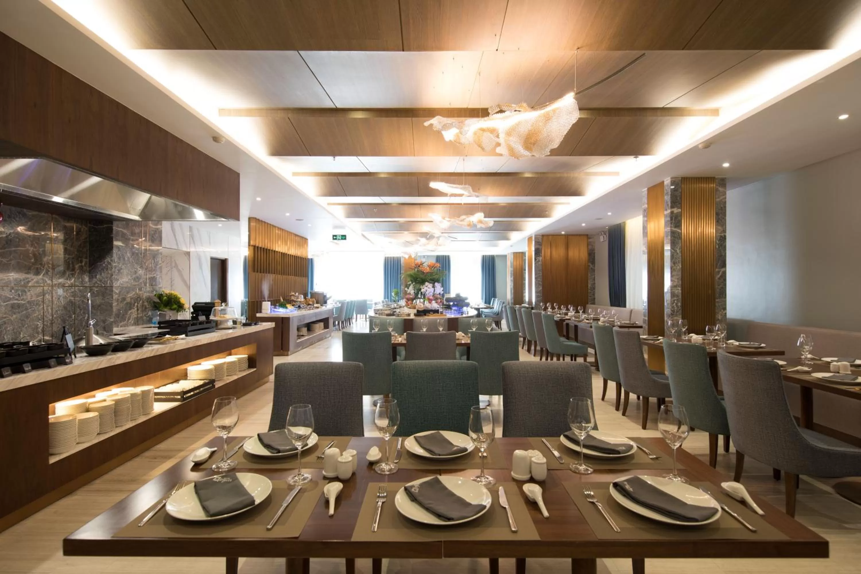 Restaurant/places to eat in D'Lecia Ha Long Hotel