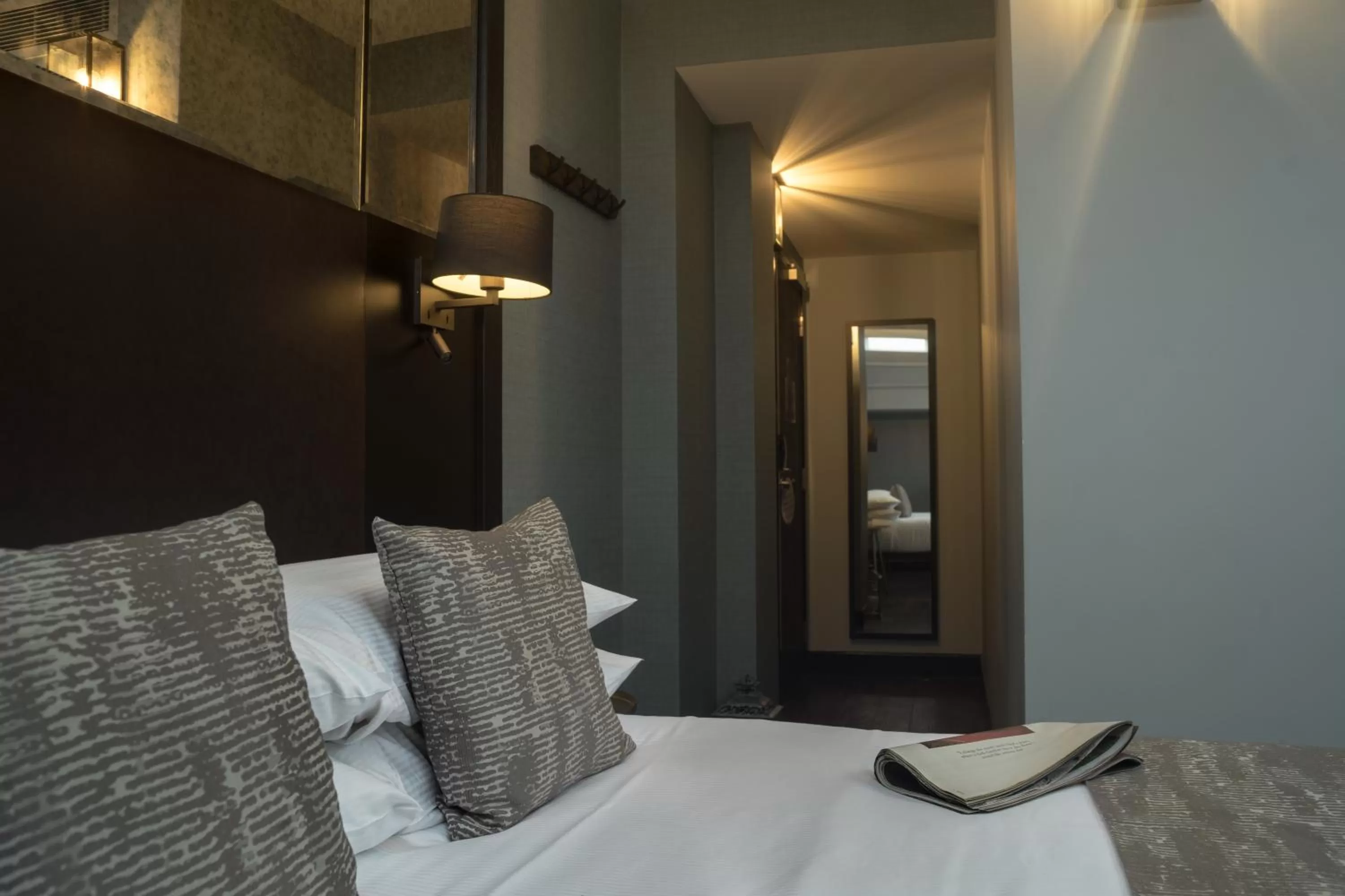 Photo of the whole room, Bed in Camden Enterprise Hotel