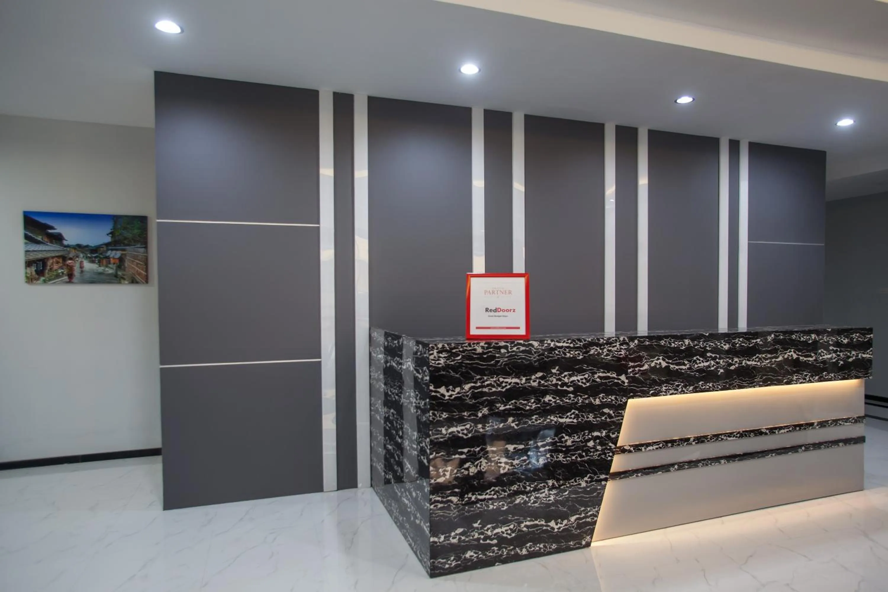 Lobby or reception in RedDoorz Plus near Politeknik Negeri Malang