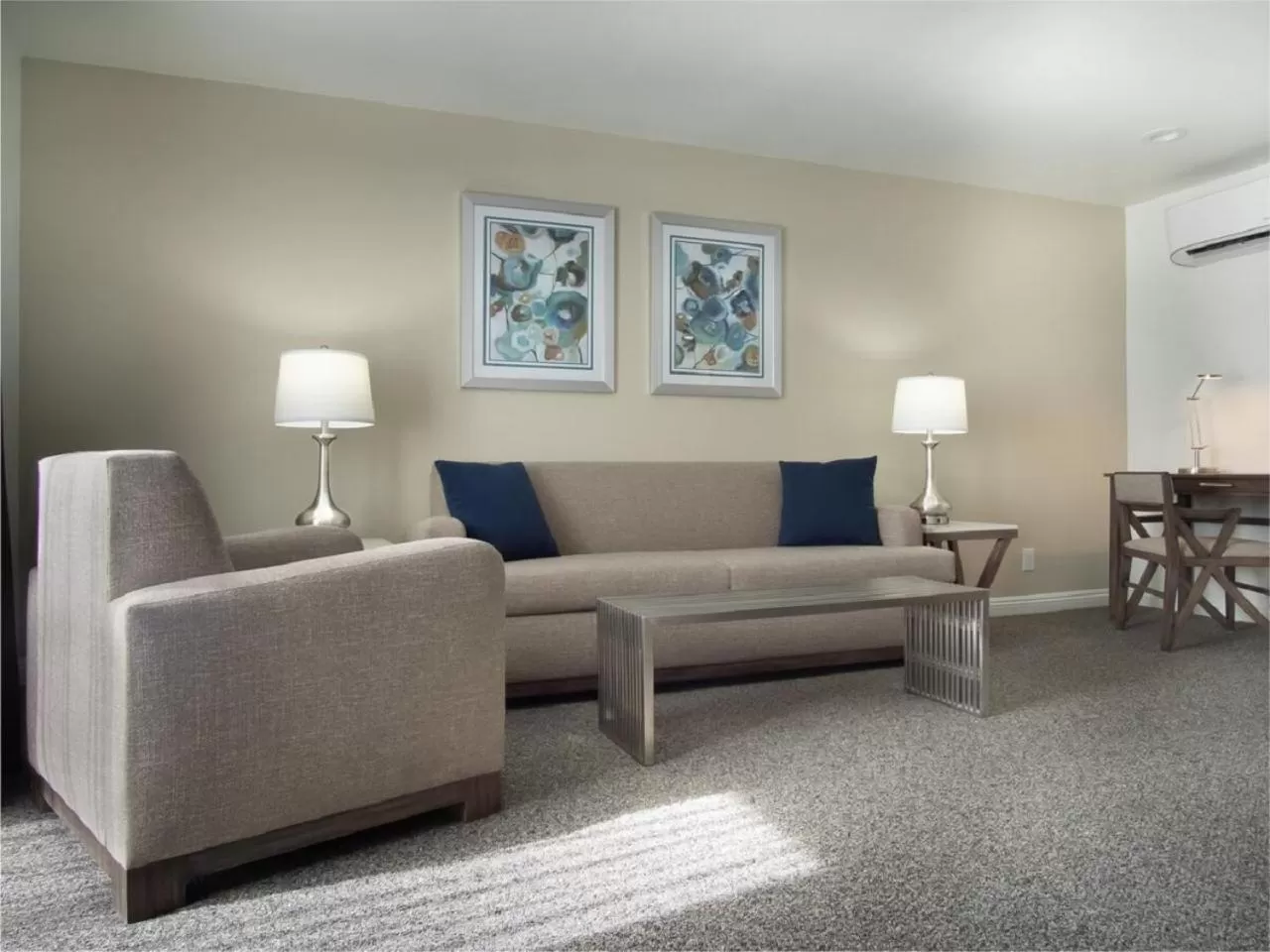 Living room in Serene Vegas Boutique Hotel Las Vegas