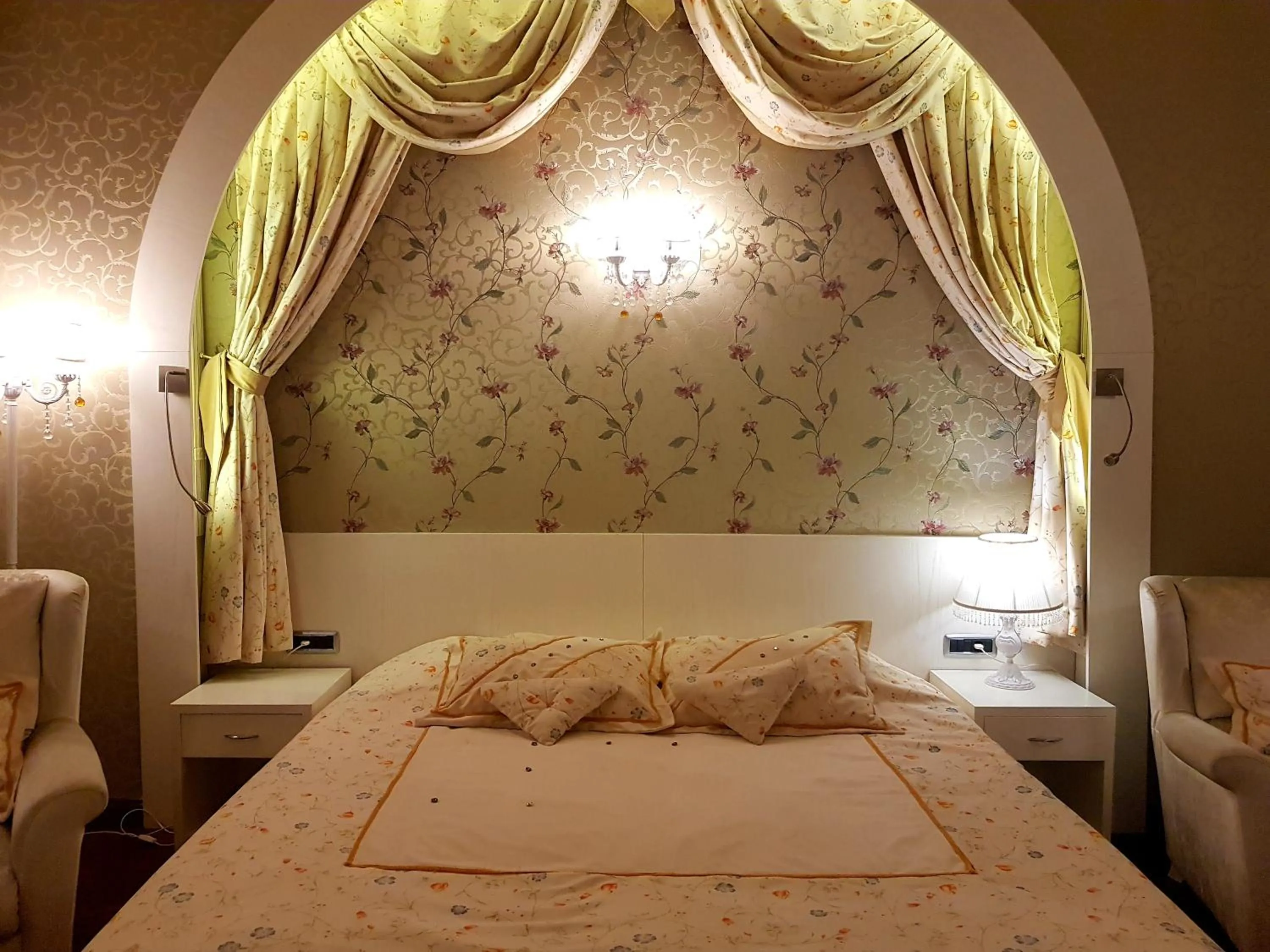 Photo of the whole room, Bed in Eski Masal Hotel - Special Class