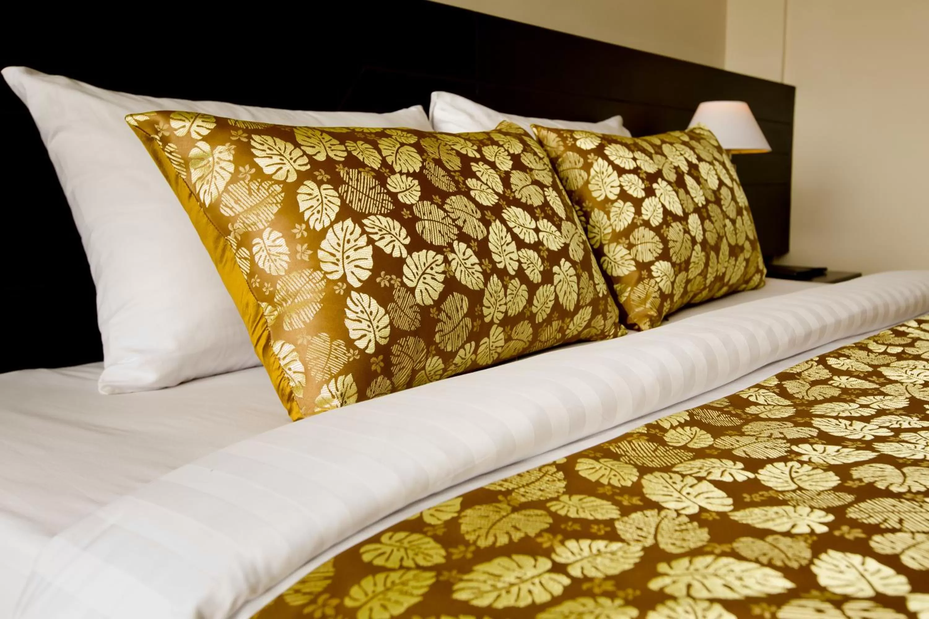 Bed in Sinsuvarn Airport Suite Hotel