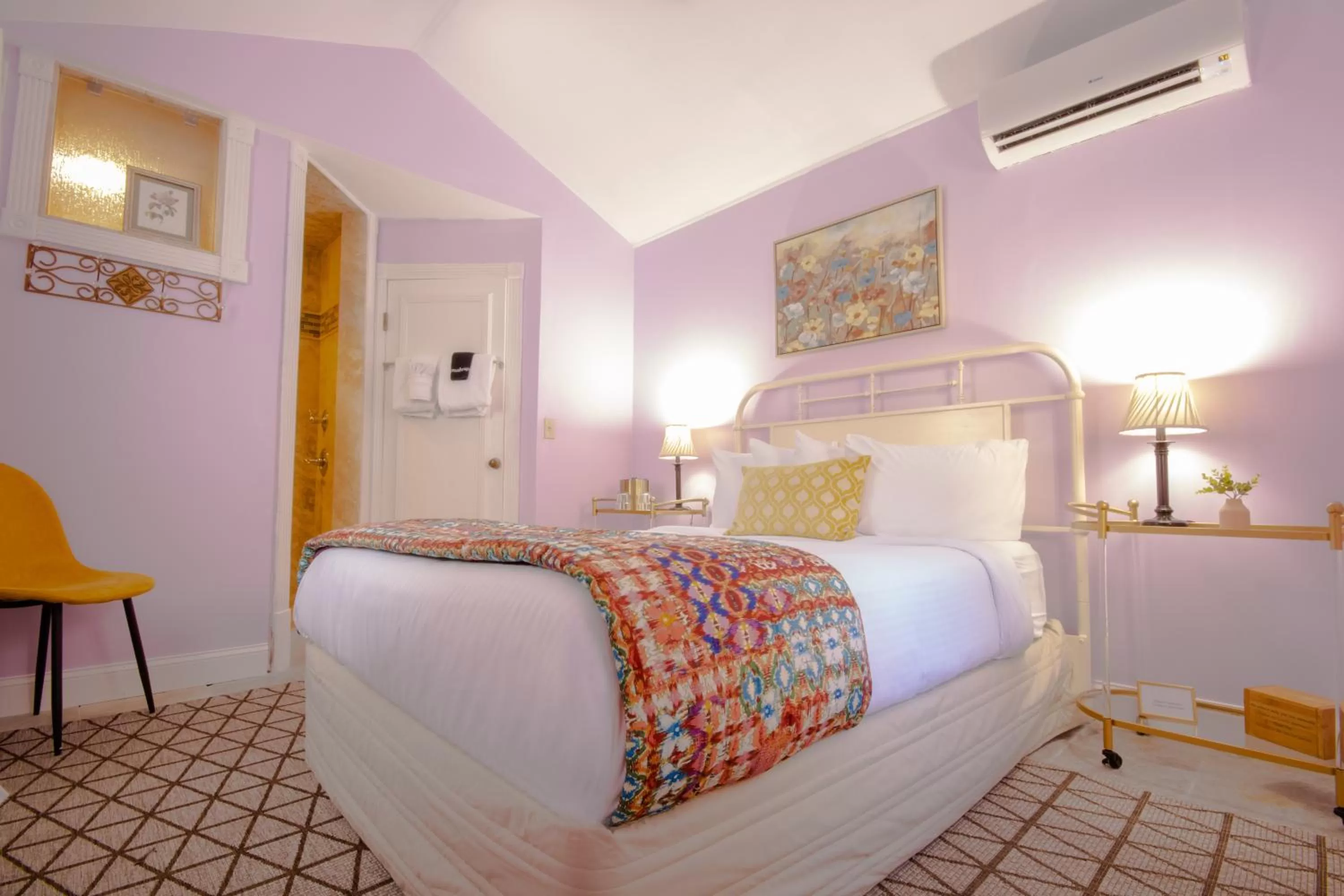 Bed in Inn on Charlotte