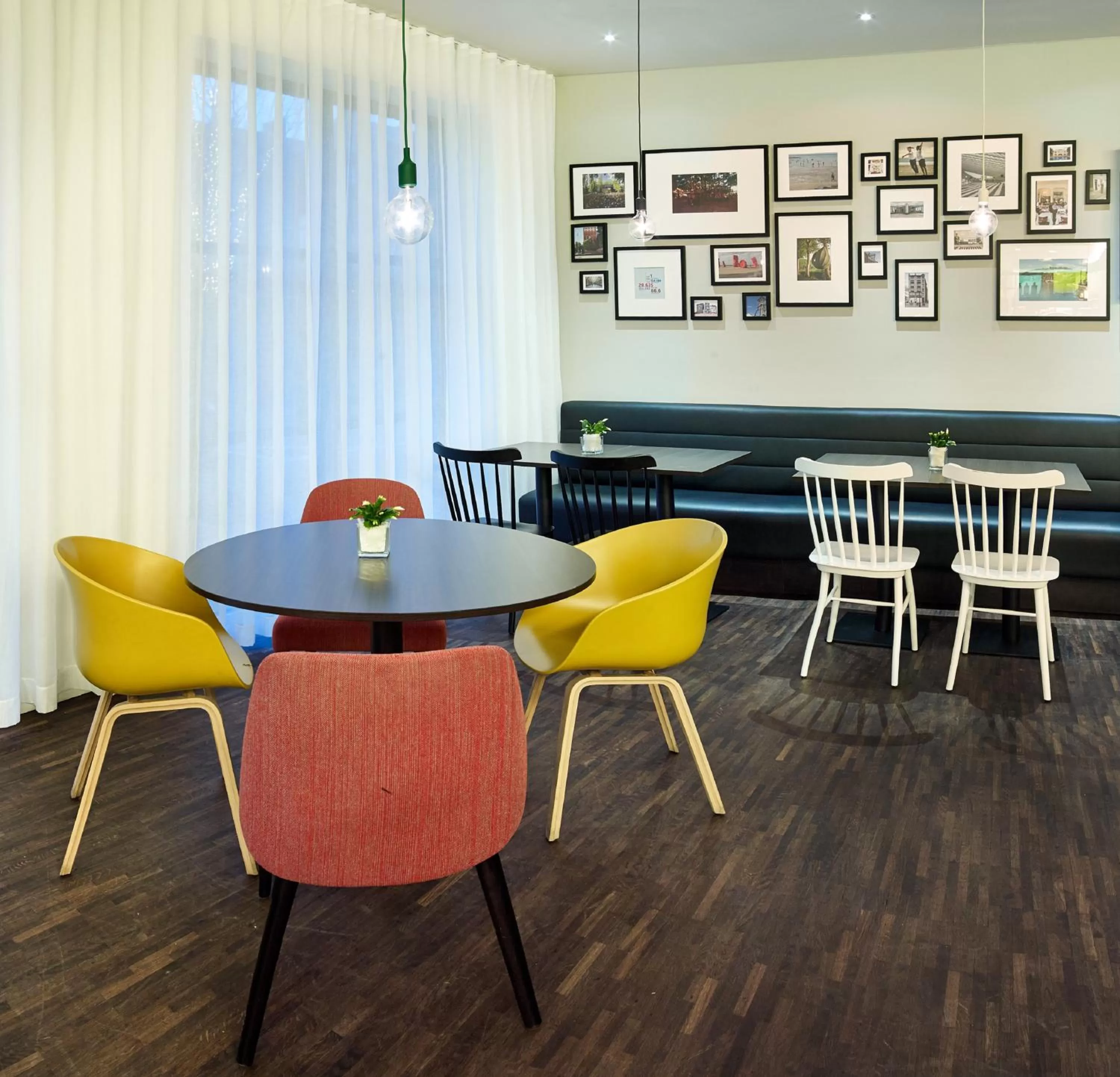 Restaurant/places to eat in Holiday Inn Express Hasselt by IHG
