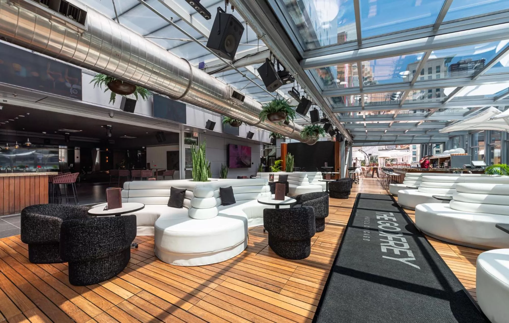 Restaurant/places to eat in Godfrey Hotel Chicago