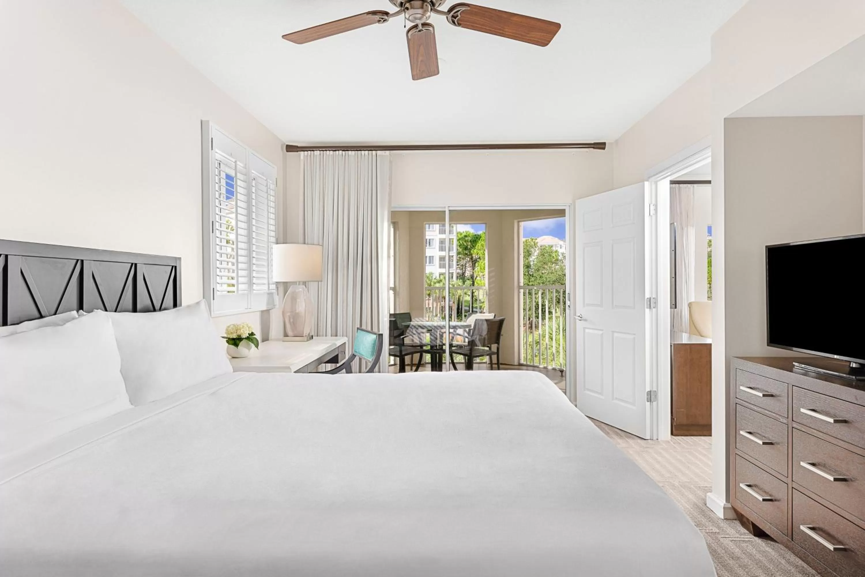 Bedroom, Bed in Marriott's Grande Vista