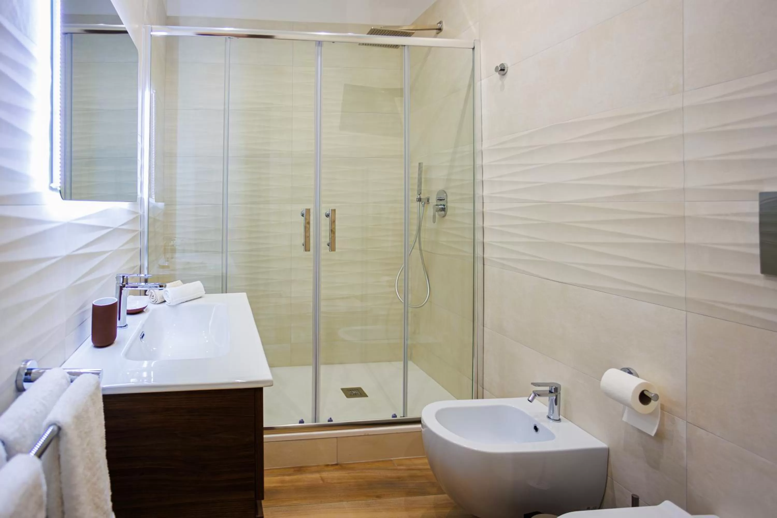 Shower, Bathroom in Peca's room