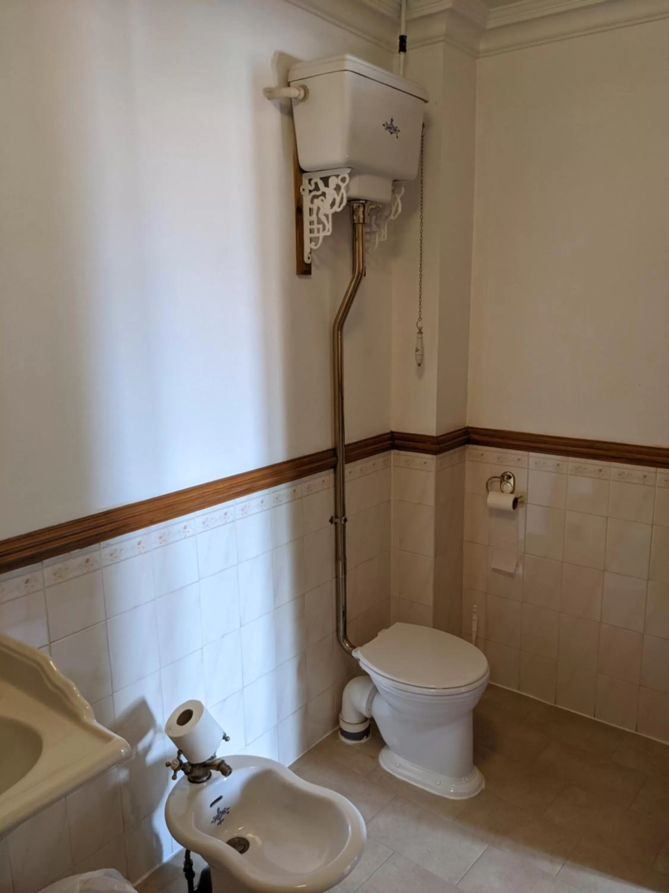 The Londesborough Arms bar with en-suite rooms