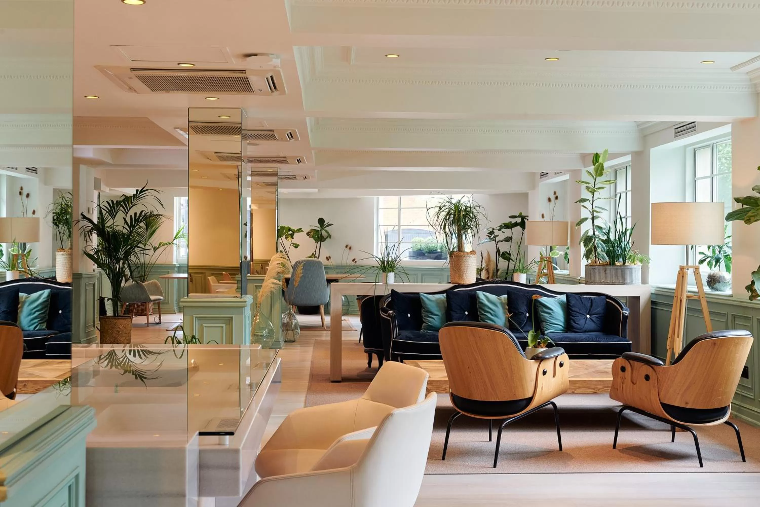 Living room in Melia White House Hotel