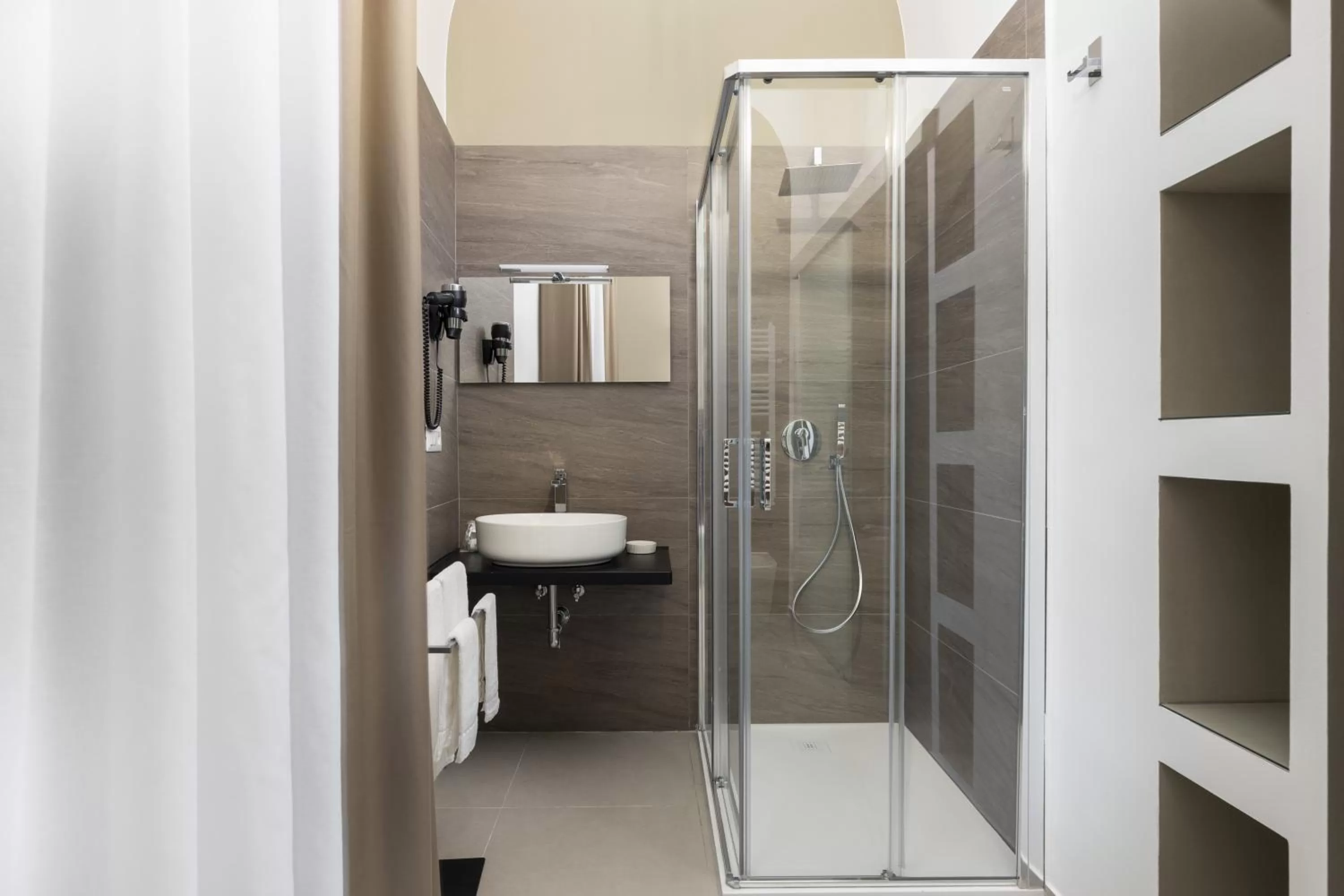 Shower, Bathroom in La Regina del Duomo Catania Centro