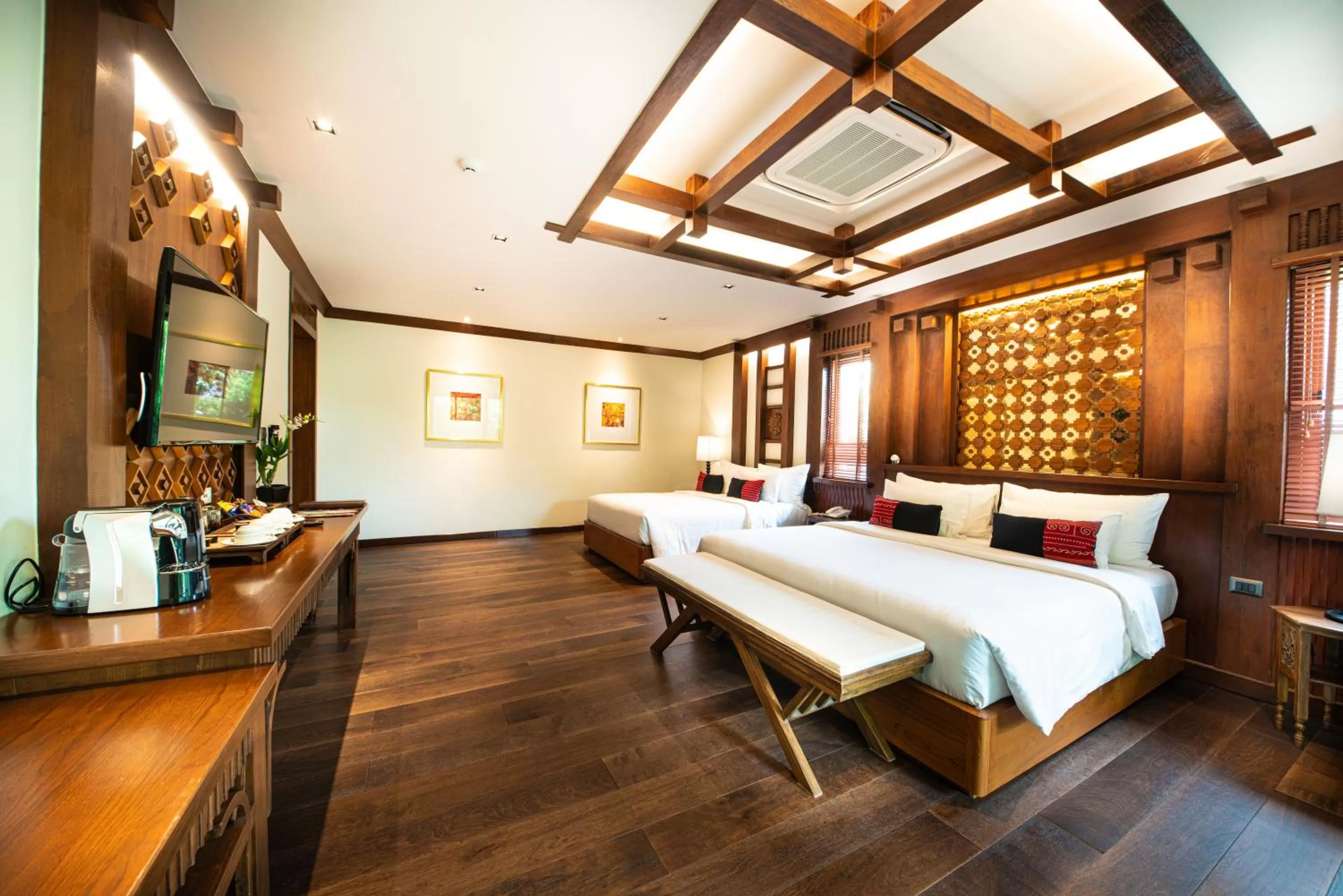 Photo of the whole room, Bed in Phra Singh Village