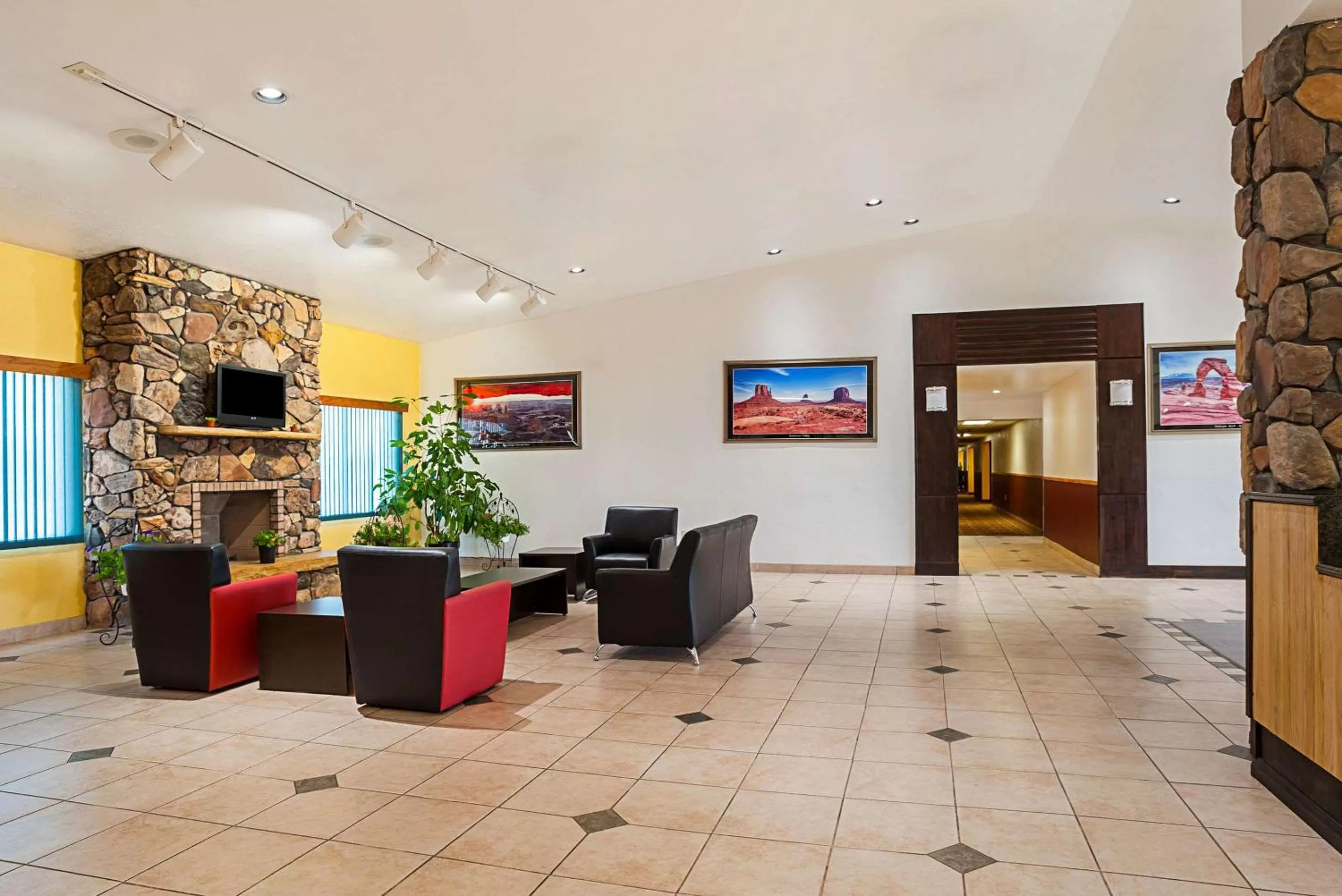 Lobby or reception in Rodeway Inn & Suites