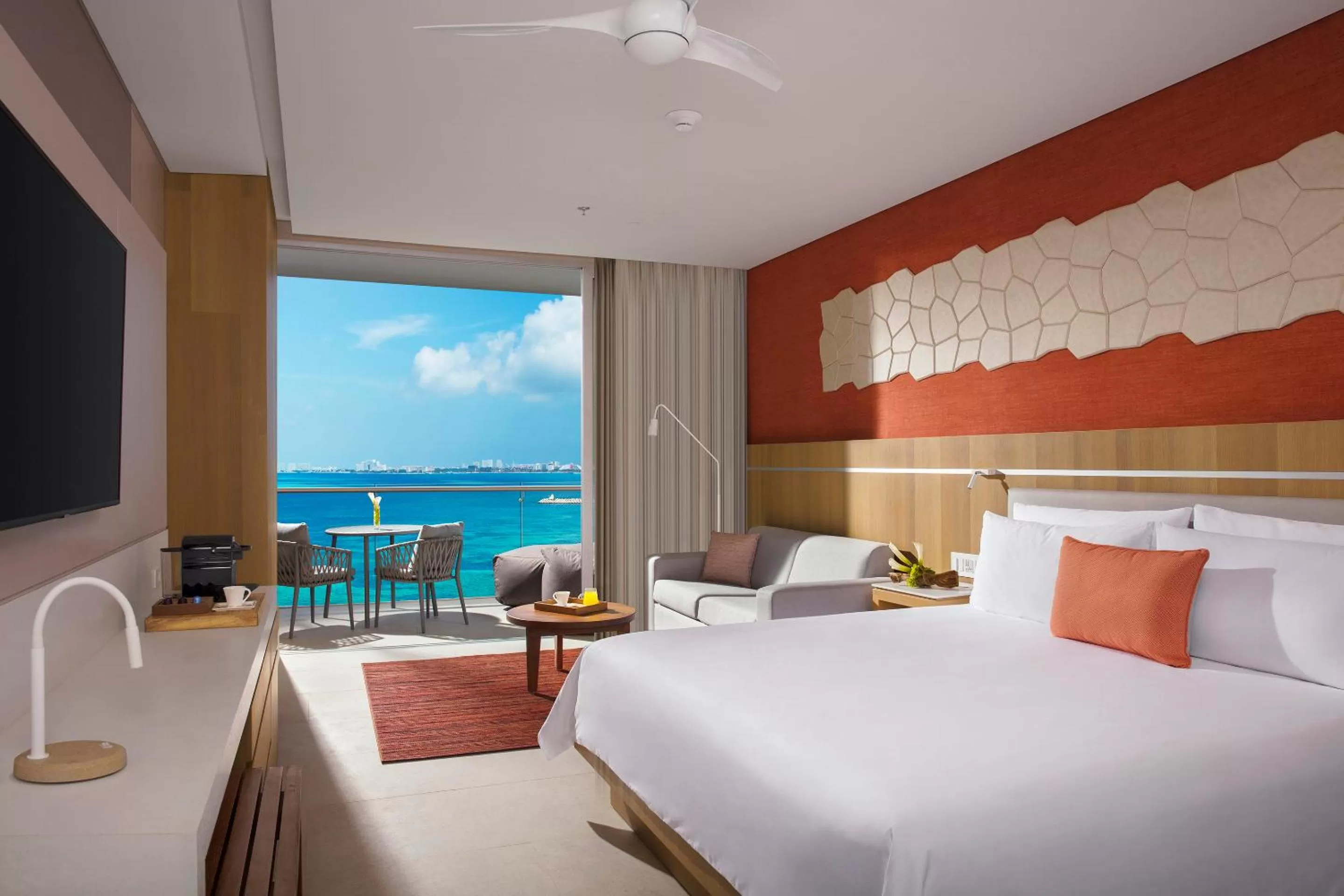 Preferred Club Ocean View King in Dreams Vista Cancun Golf & Spa Resort