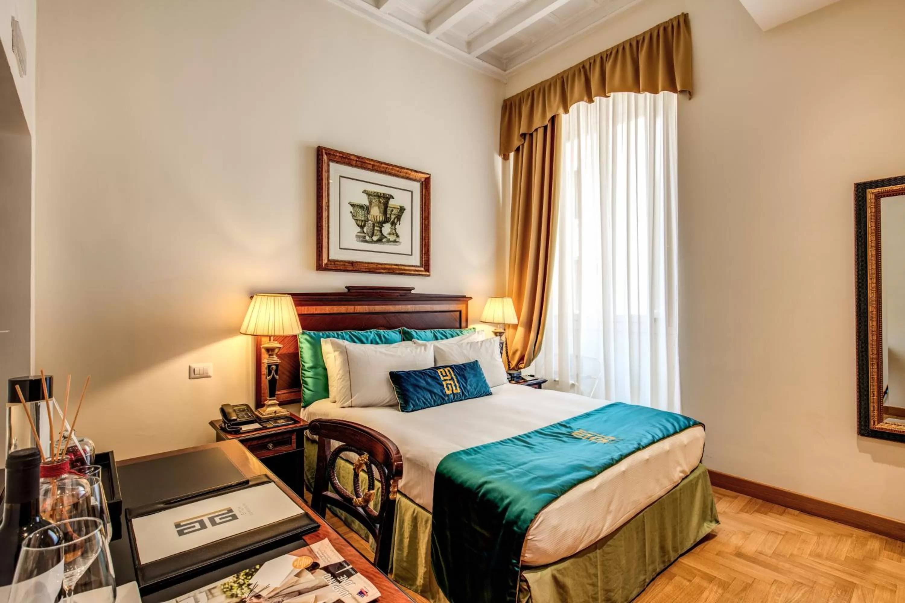 Photo of the whole room, Bed in Eitch Borromini Palazzo Pamphilj