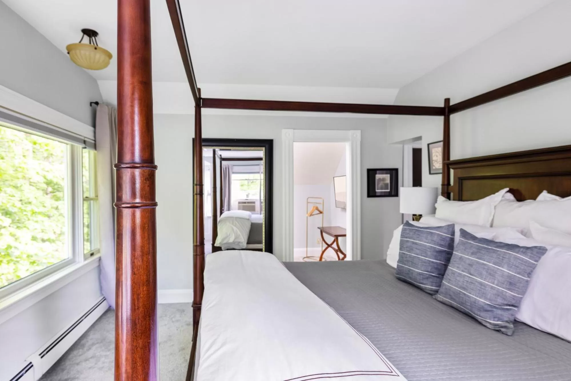 Photo of the whole room, Bed in Noble House Inn