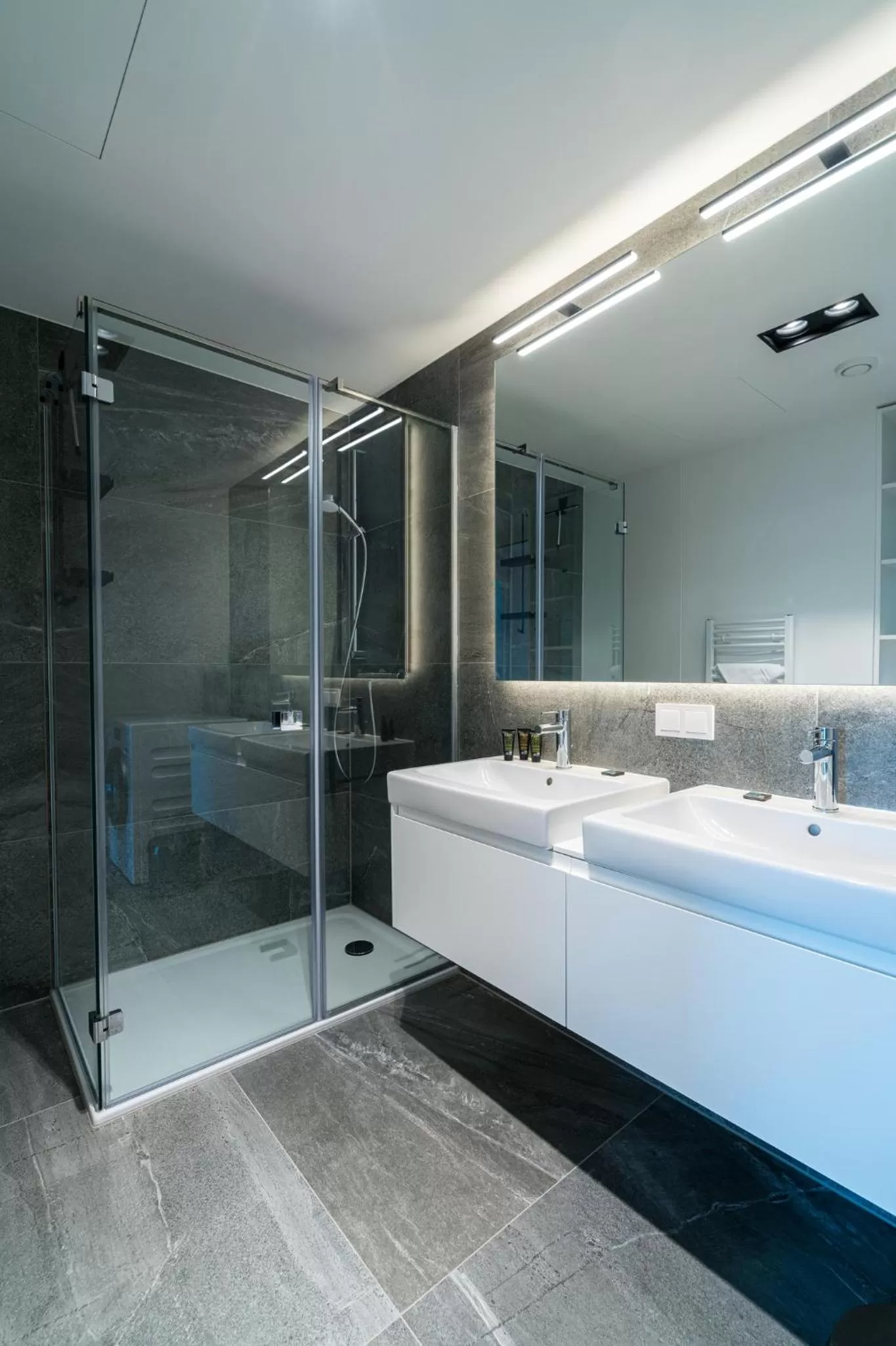 Bathroom in Vienna Residence, Marina Tower - Danube