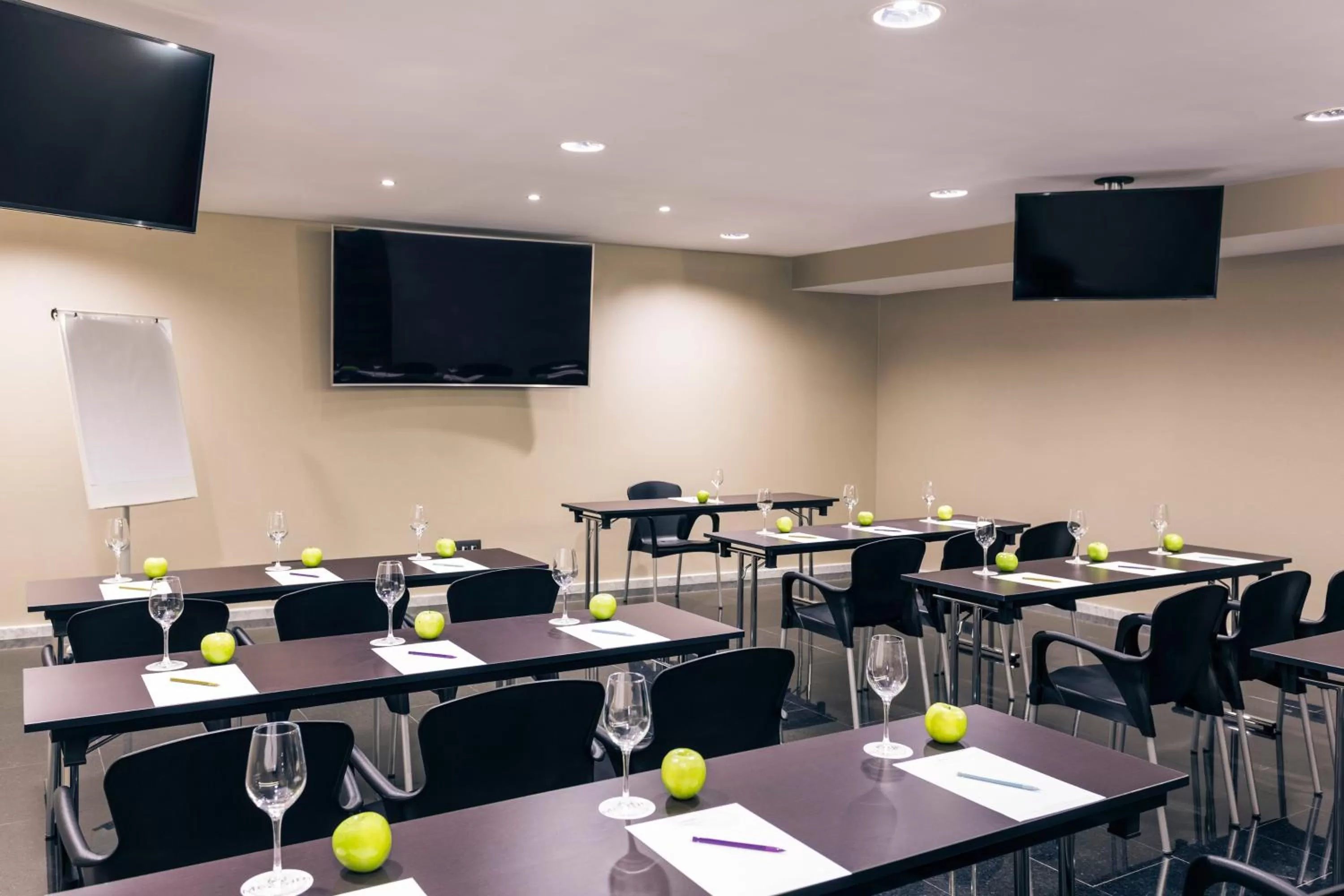 Meeting/conference room in Hotel Mercure Jardines de Albia