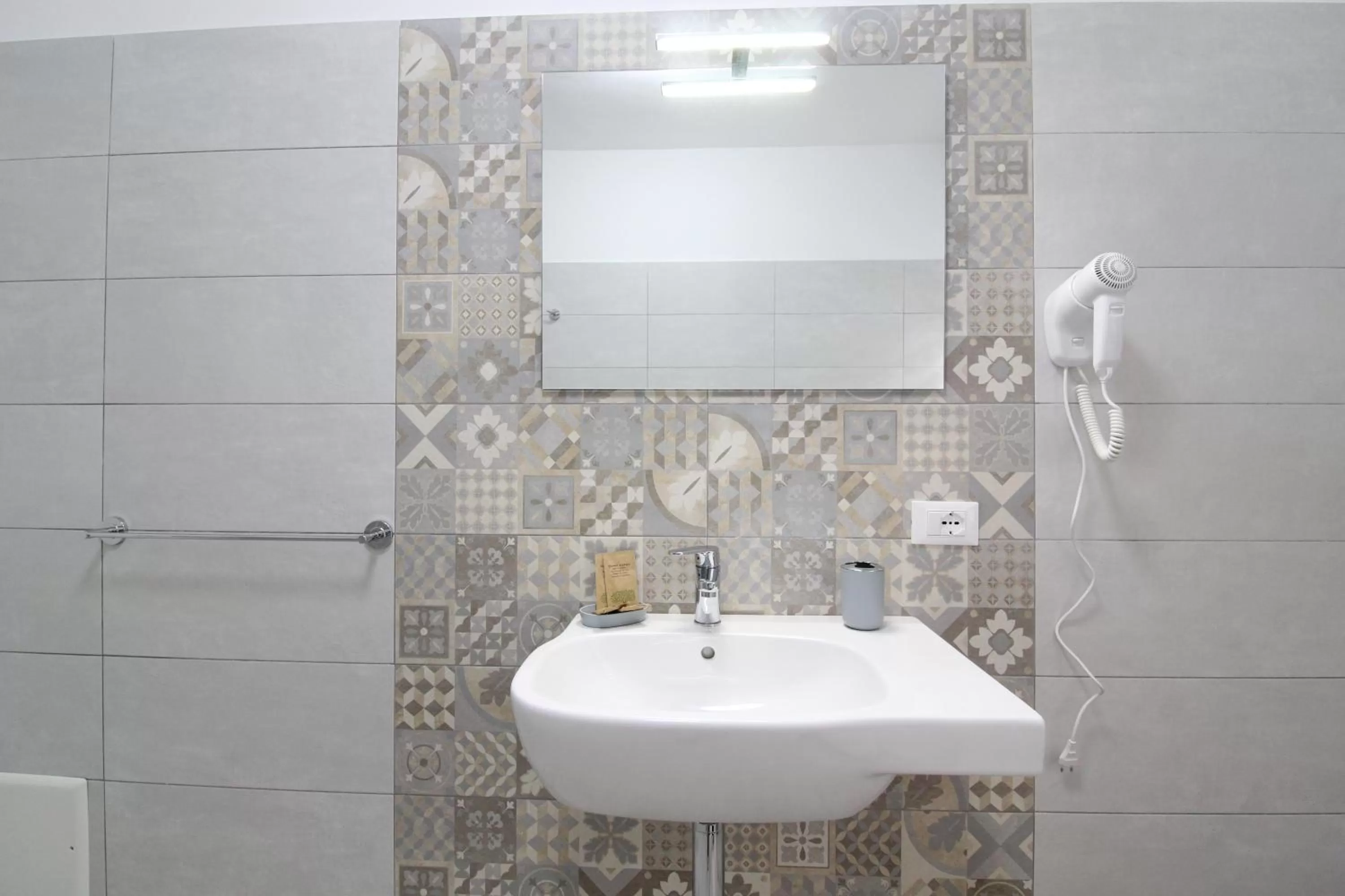 Shower, Bathroom in BED & BREAKFAST VAL di ERICE