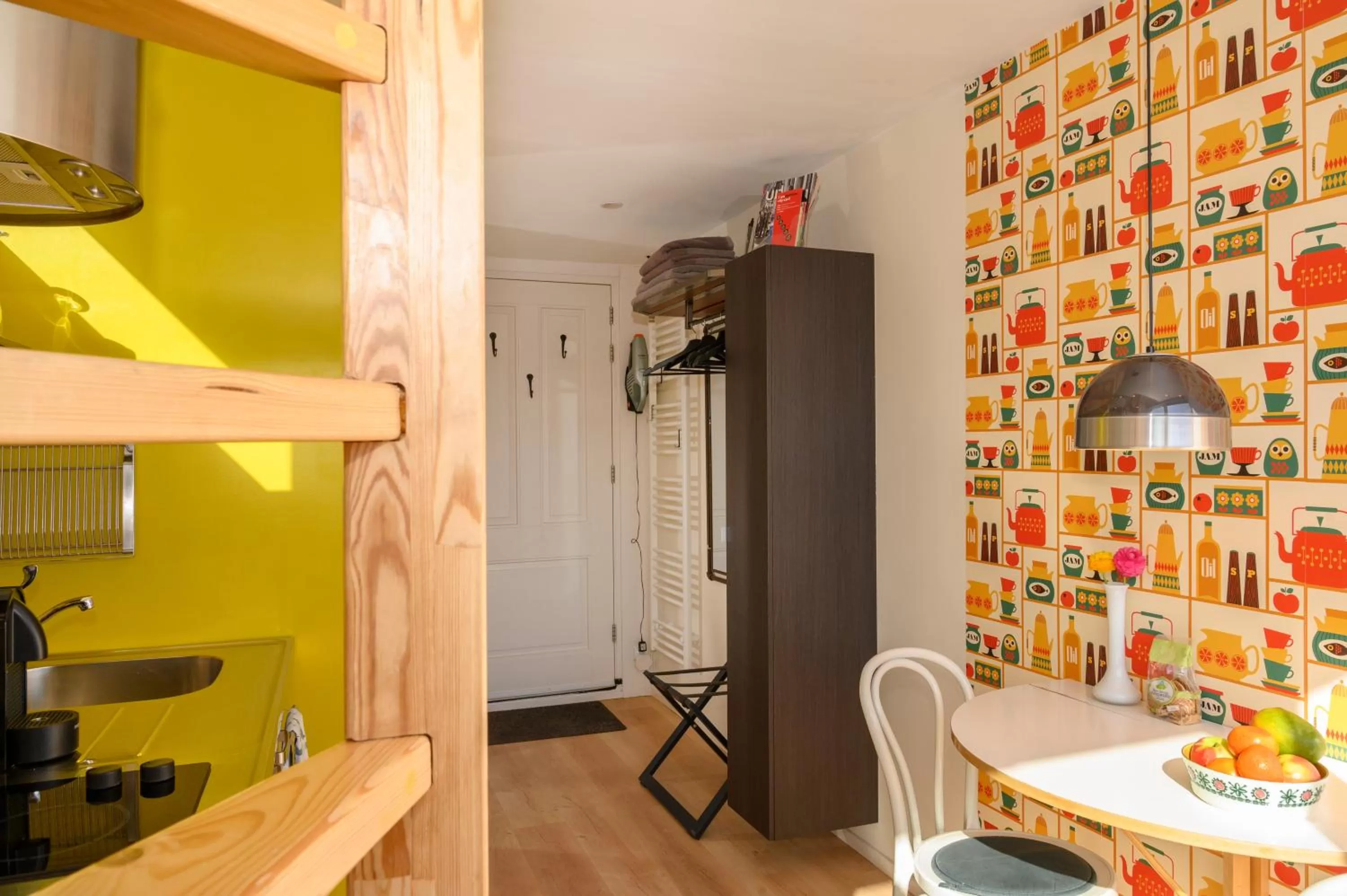 Dining area in Houseboat studio with canalview and free bikes