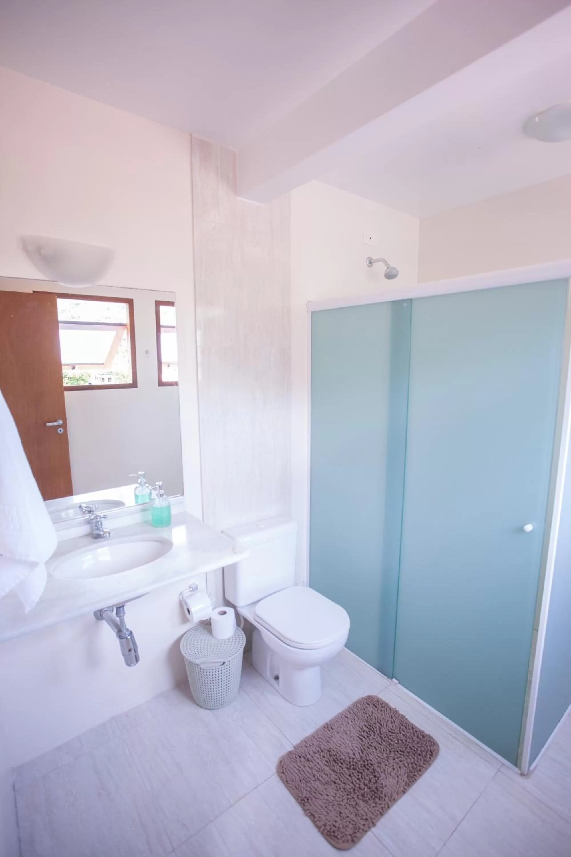 Shower, Bed in Ubatuba Ecologic Pousada