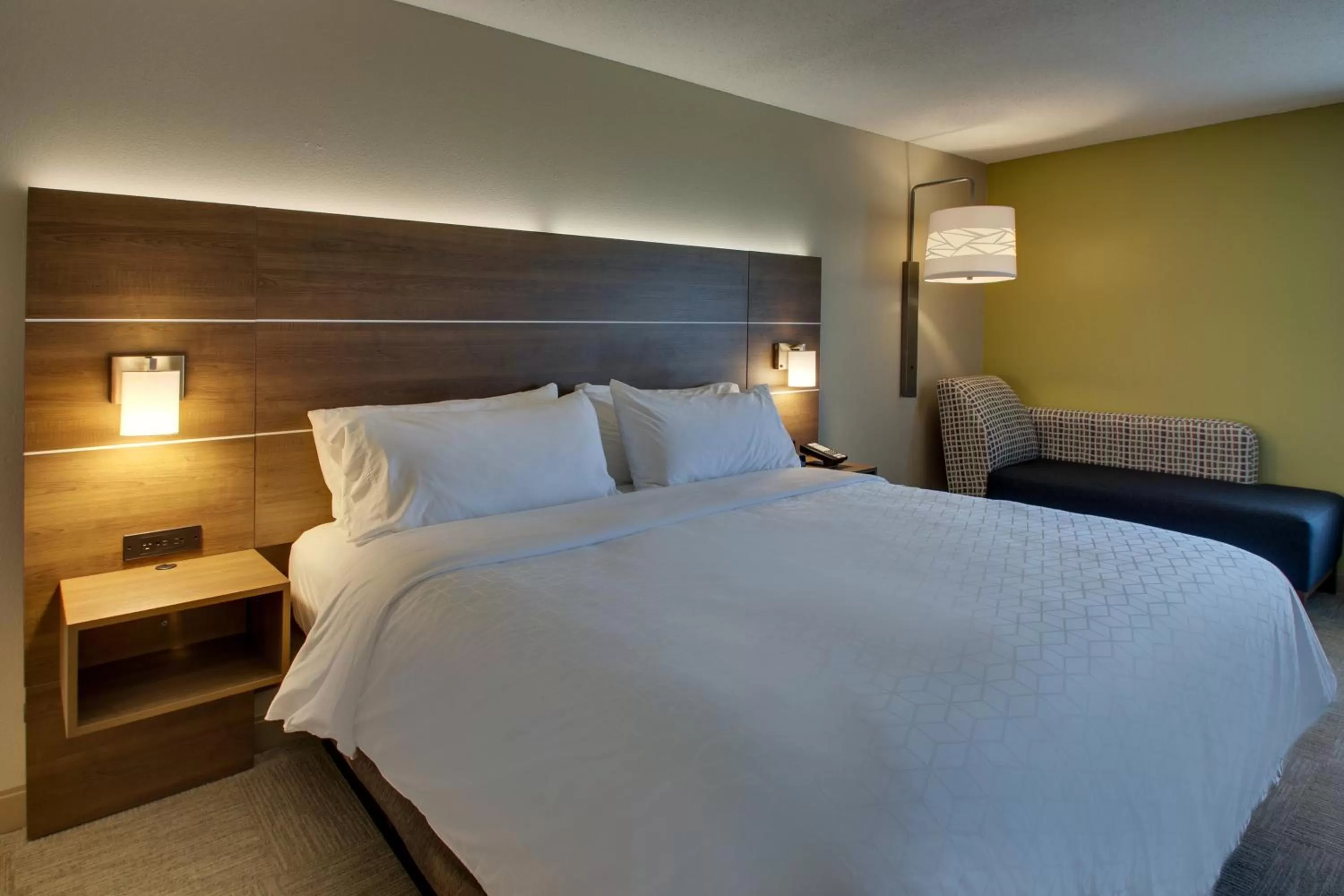 Photo of the whole room, Bed in Holiday Inn Express - Horse Cave by IHG