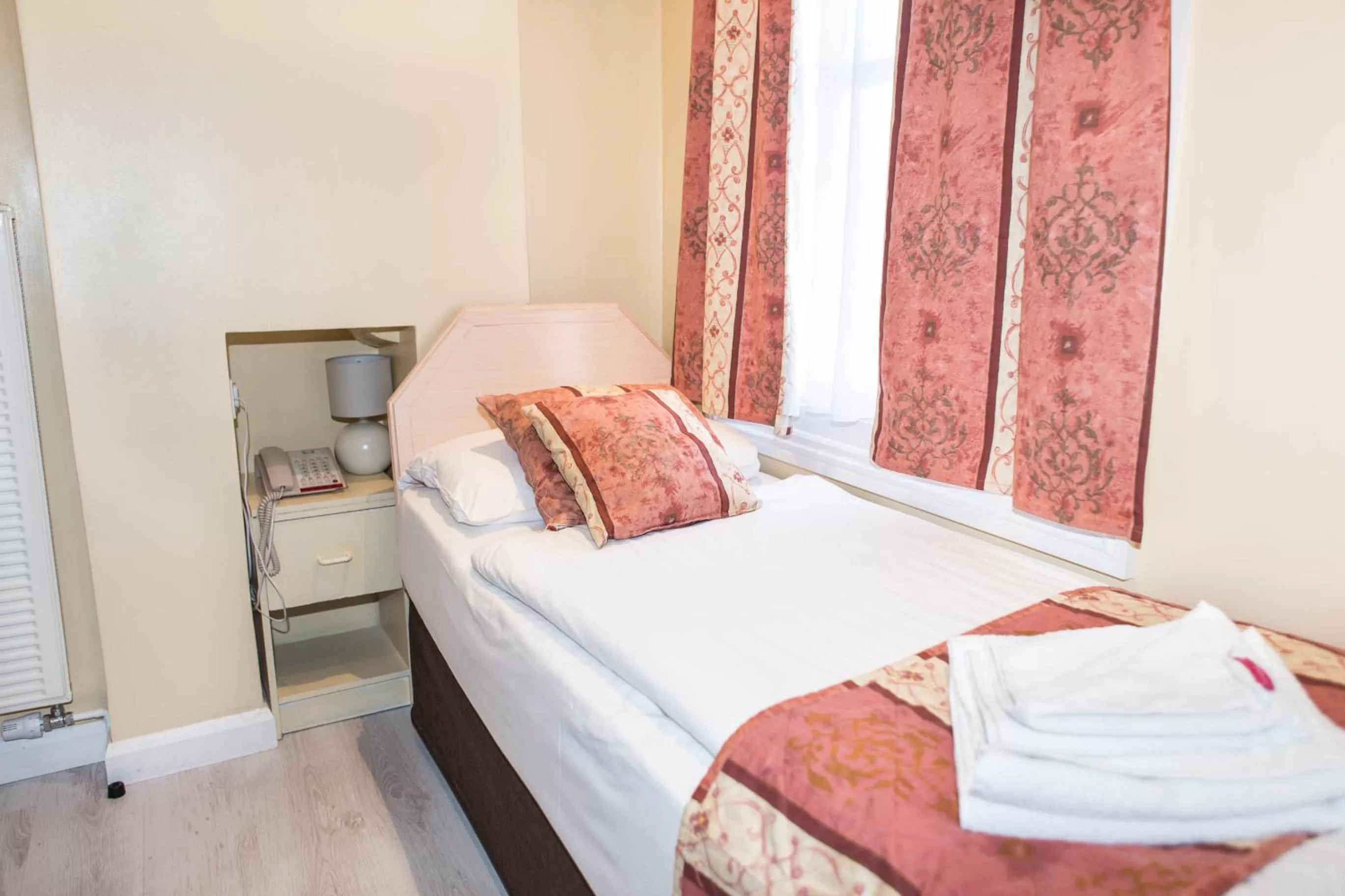 Bedroom, Bed in Shakespeare Hotel