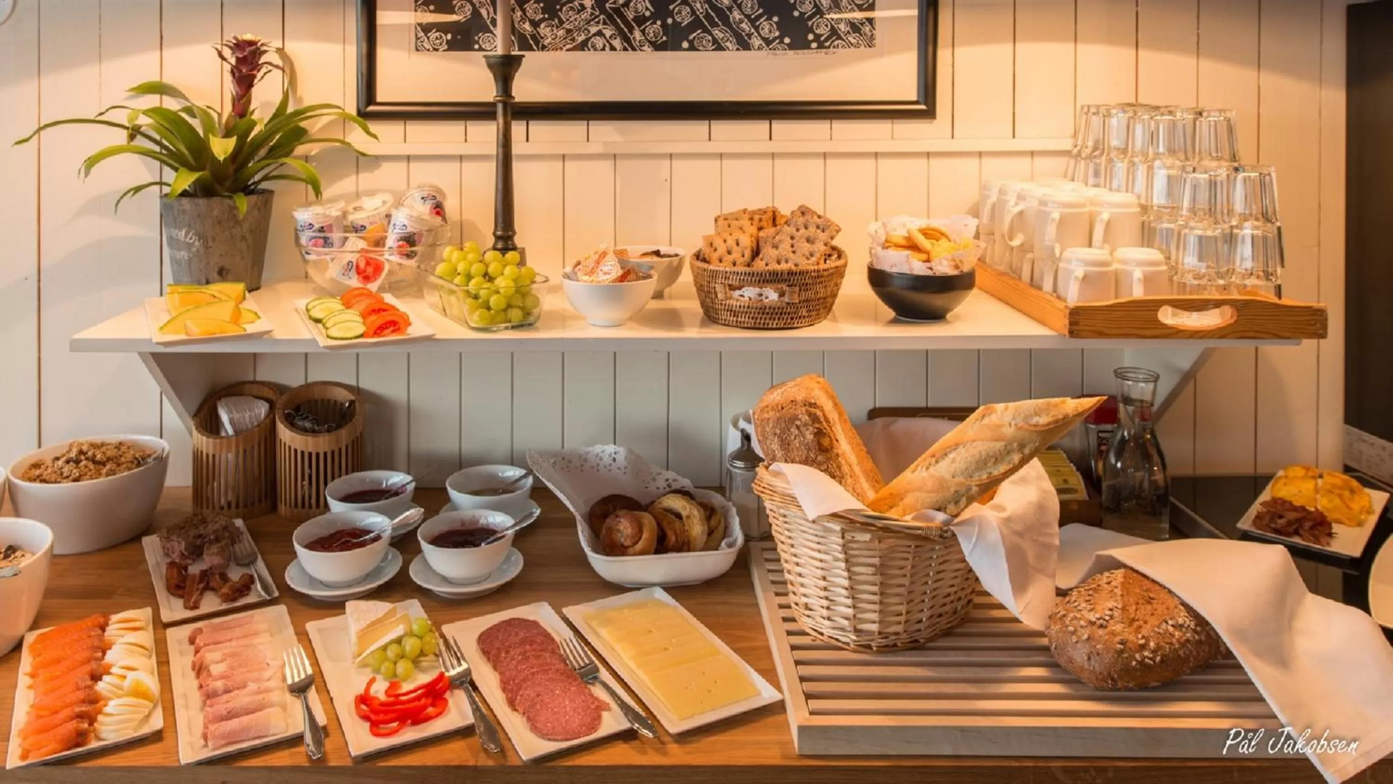 Food and drinks in Breidablikk Guesthouse