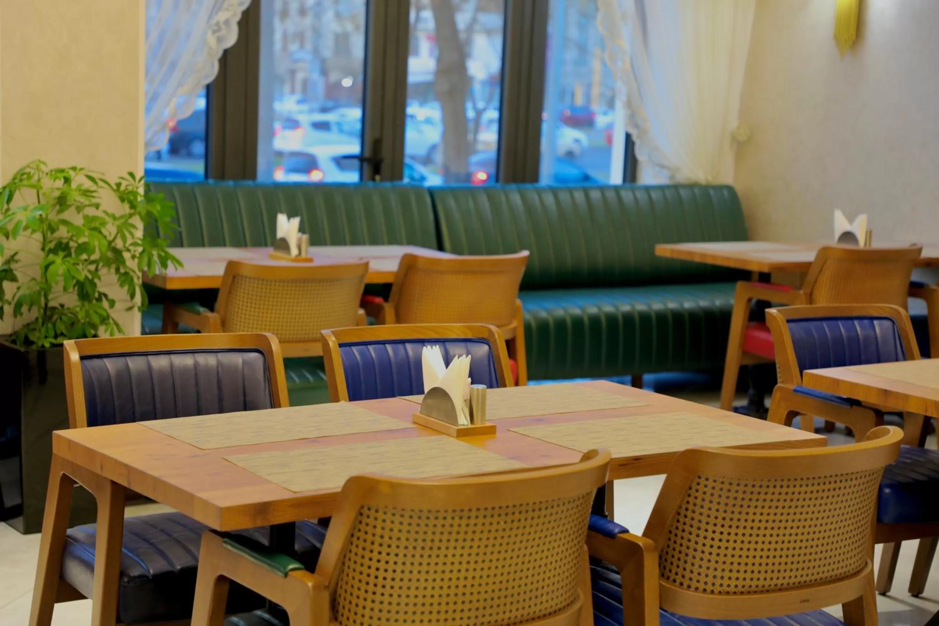 Restaurant/places to eat in Garnet Hotel Tashkent