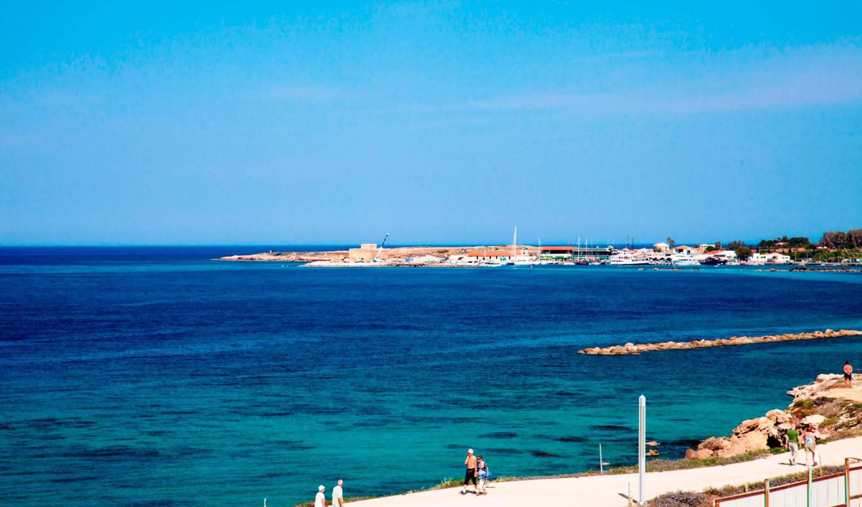 Area and facilities in Amphora Hotel & Suites