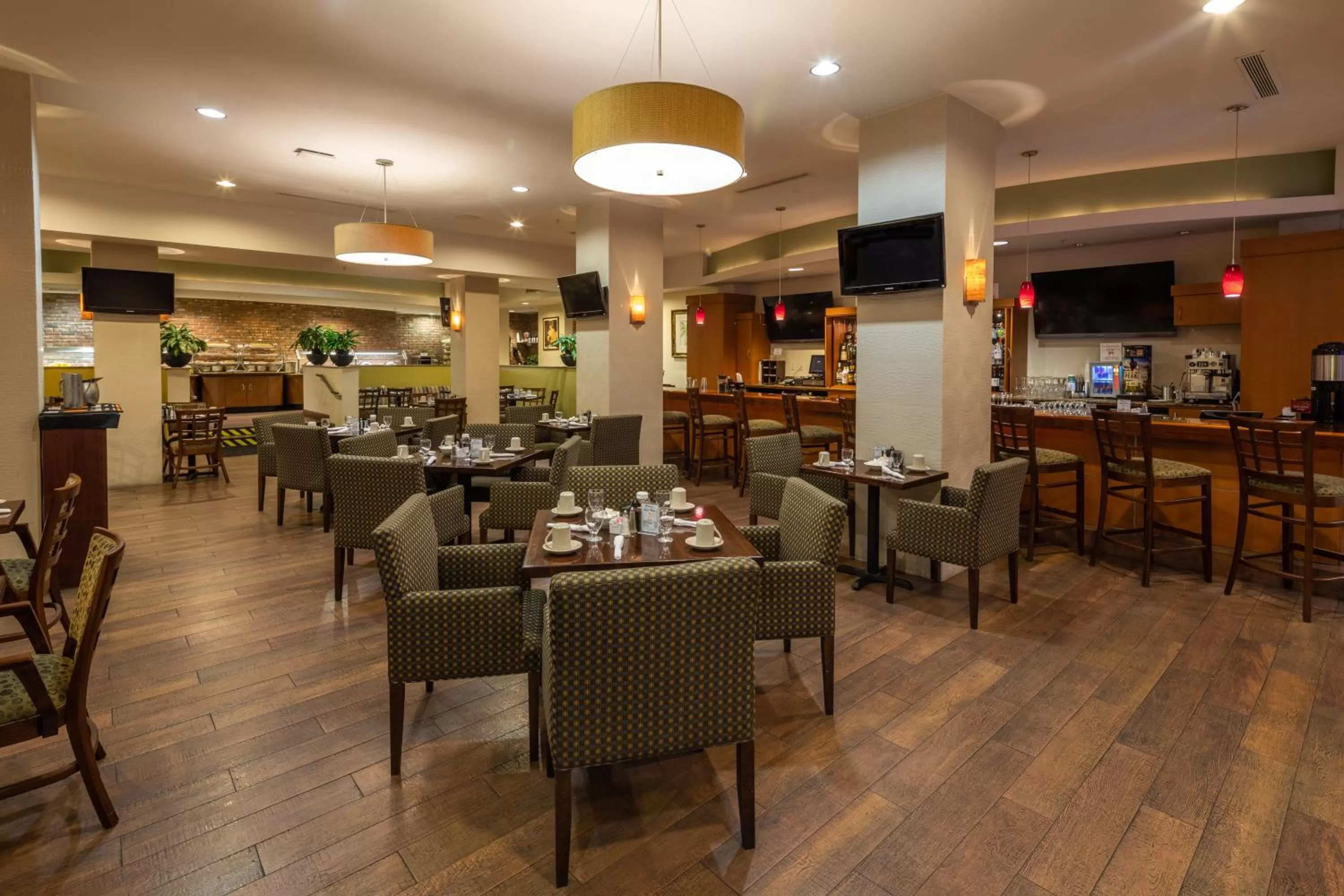 Restaurant/places to eat in Holiday Inn Hotel Port of Miami-Downtown by IHG