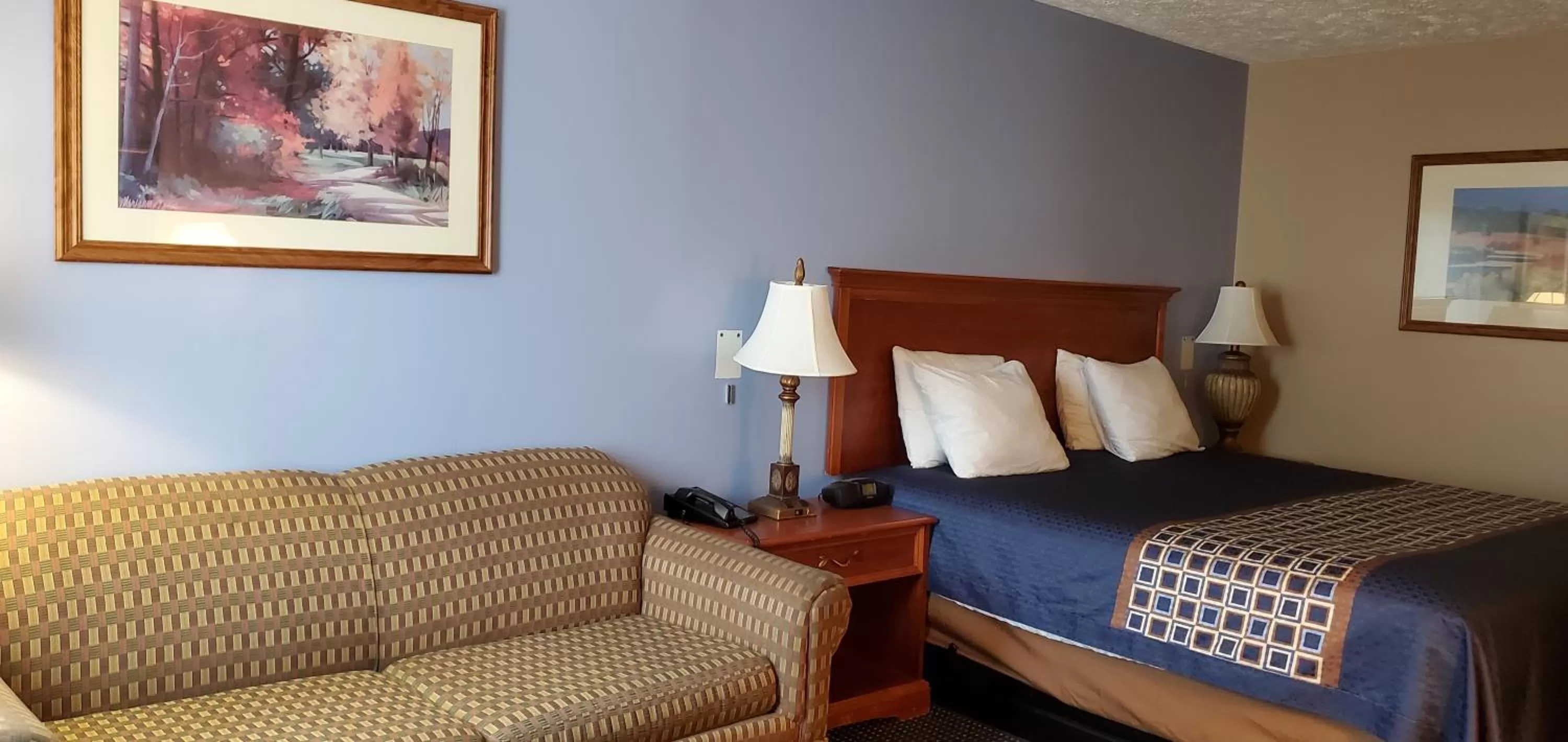 Bedroom, Bed in VICTORIAN INN