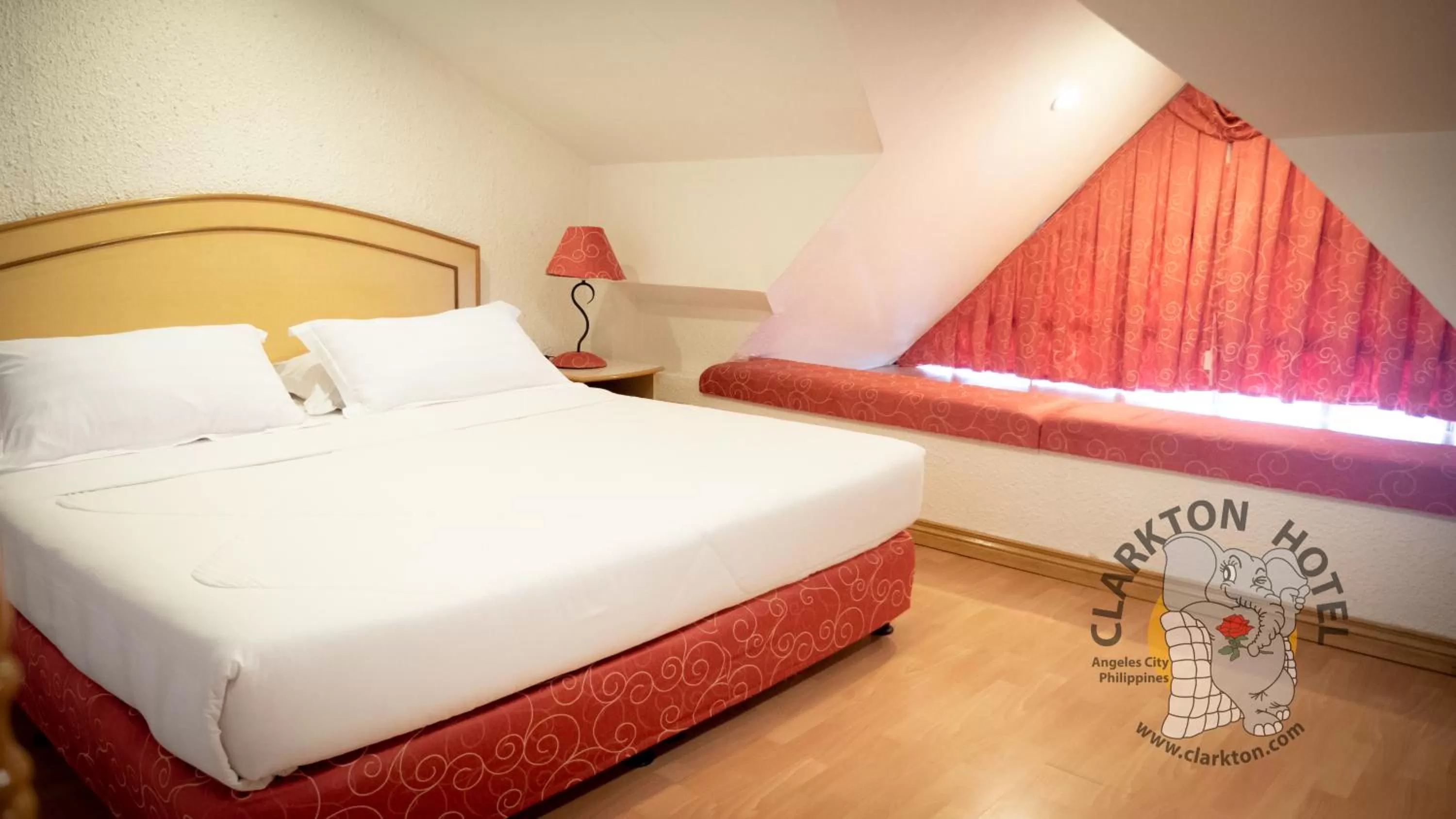 Bed in Clarkton Hotel Apartment