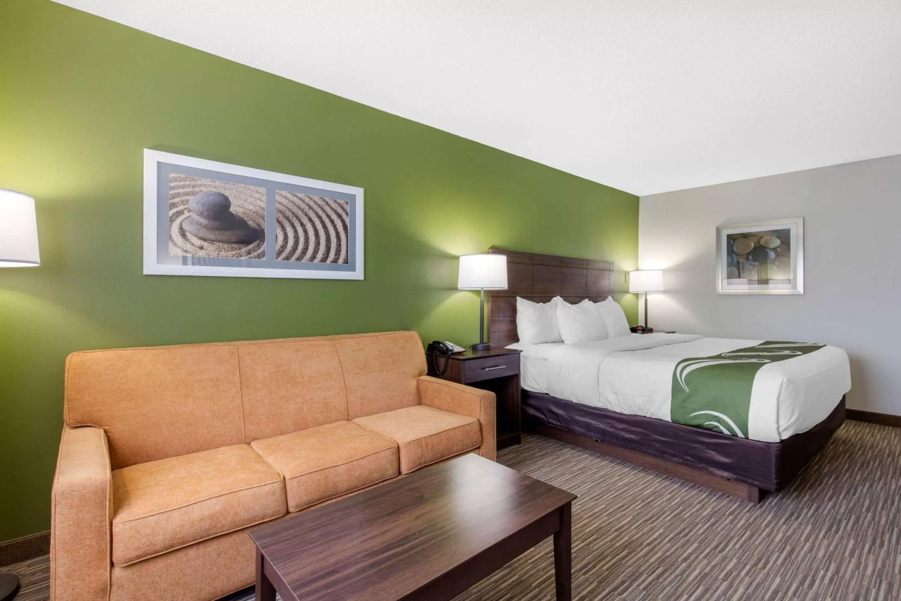 Photo of the whole room, Bed in Quality Inn & Suites Mountain Home North