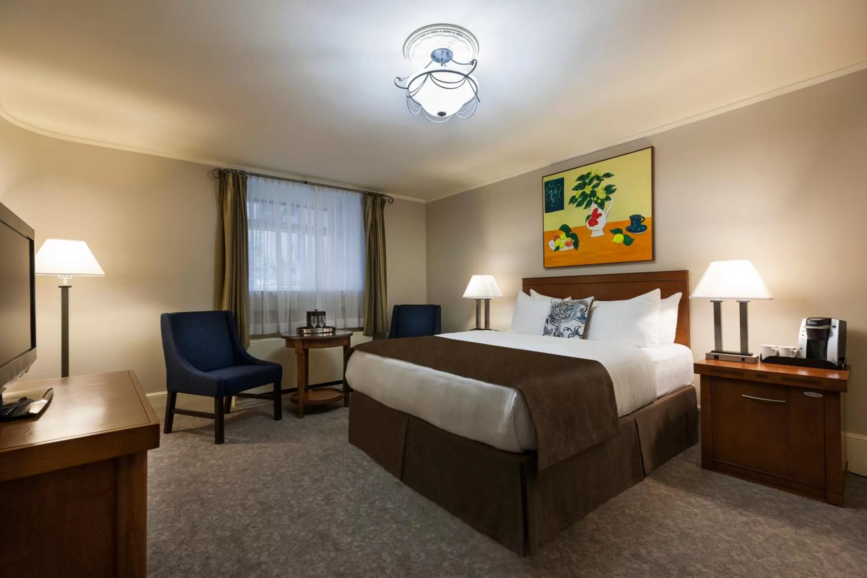 Photo of the whole room, Bed in Chateau Versailles