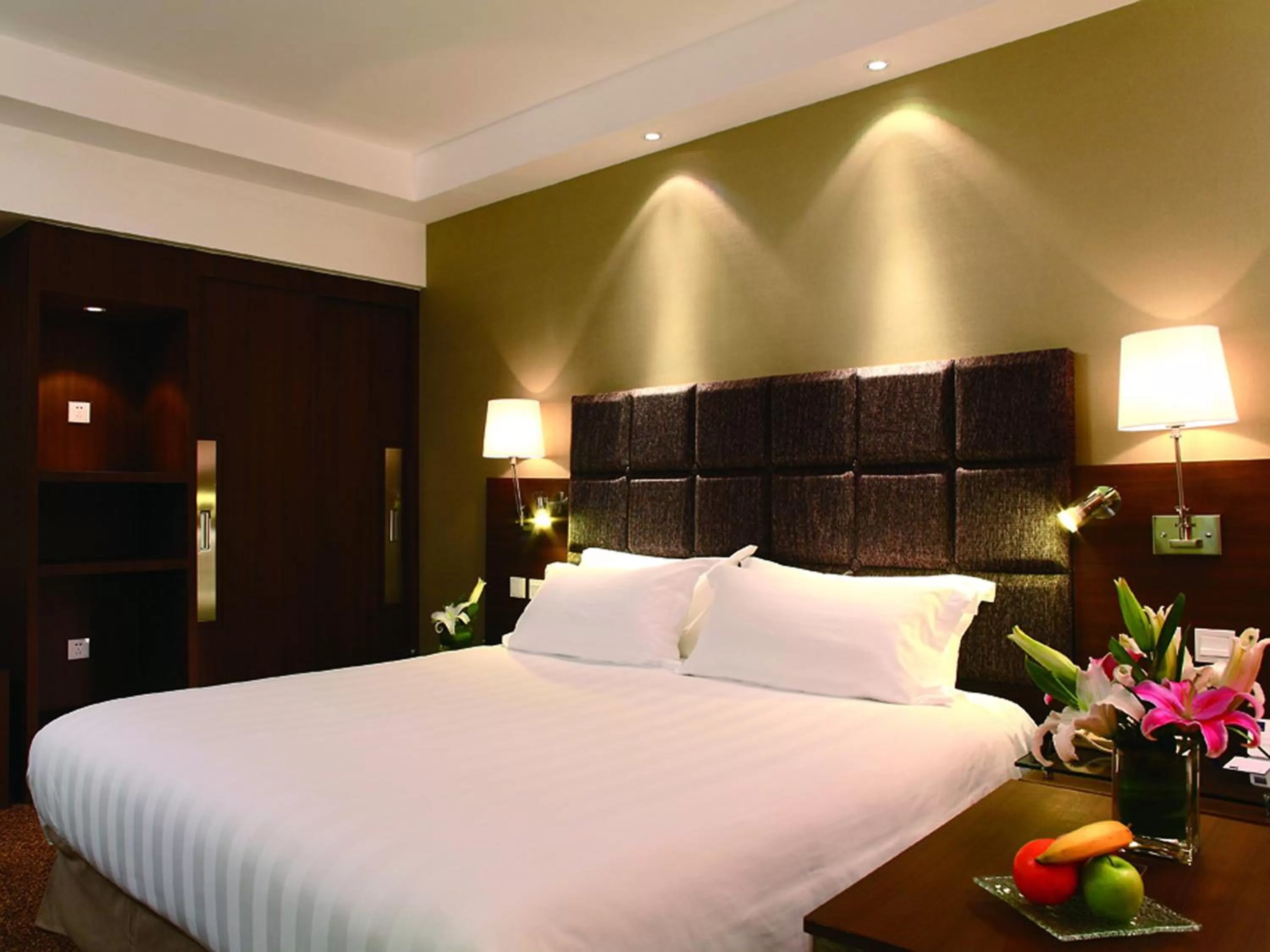 Bed in Novotel Beijing Peace