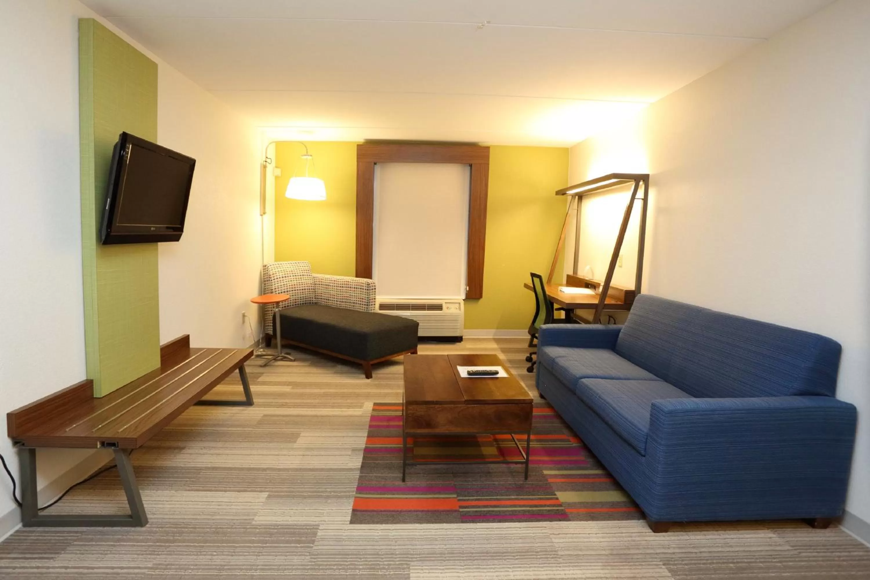 Living room in Holiday Inn Express & Suites Newport News by IHG